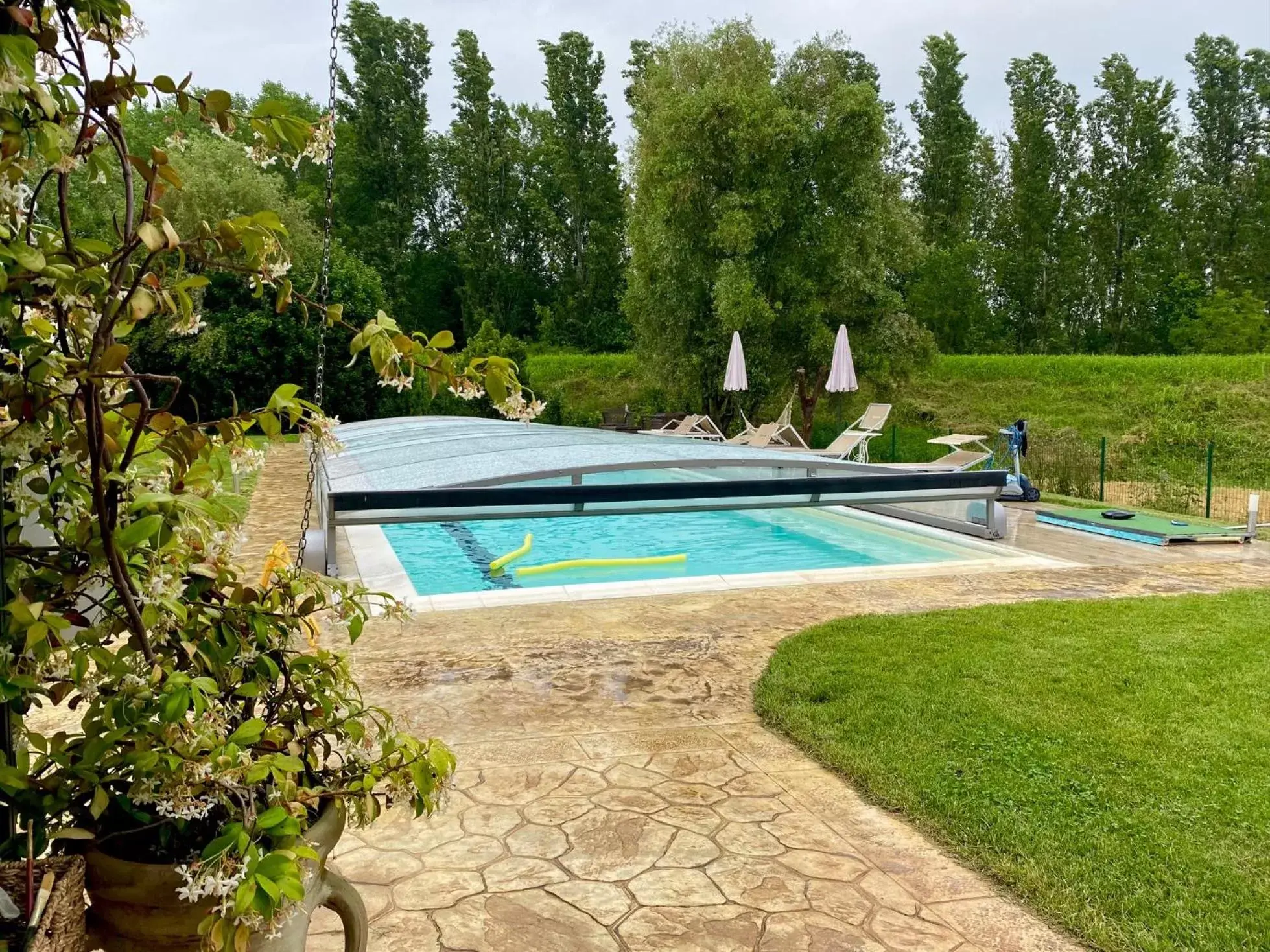 Swimming Pool in La Casa di Valeria - Modena