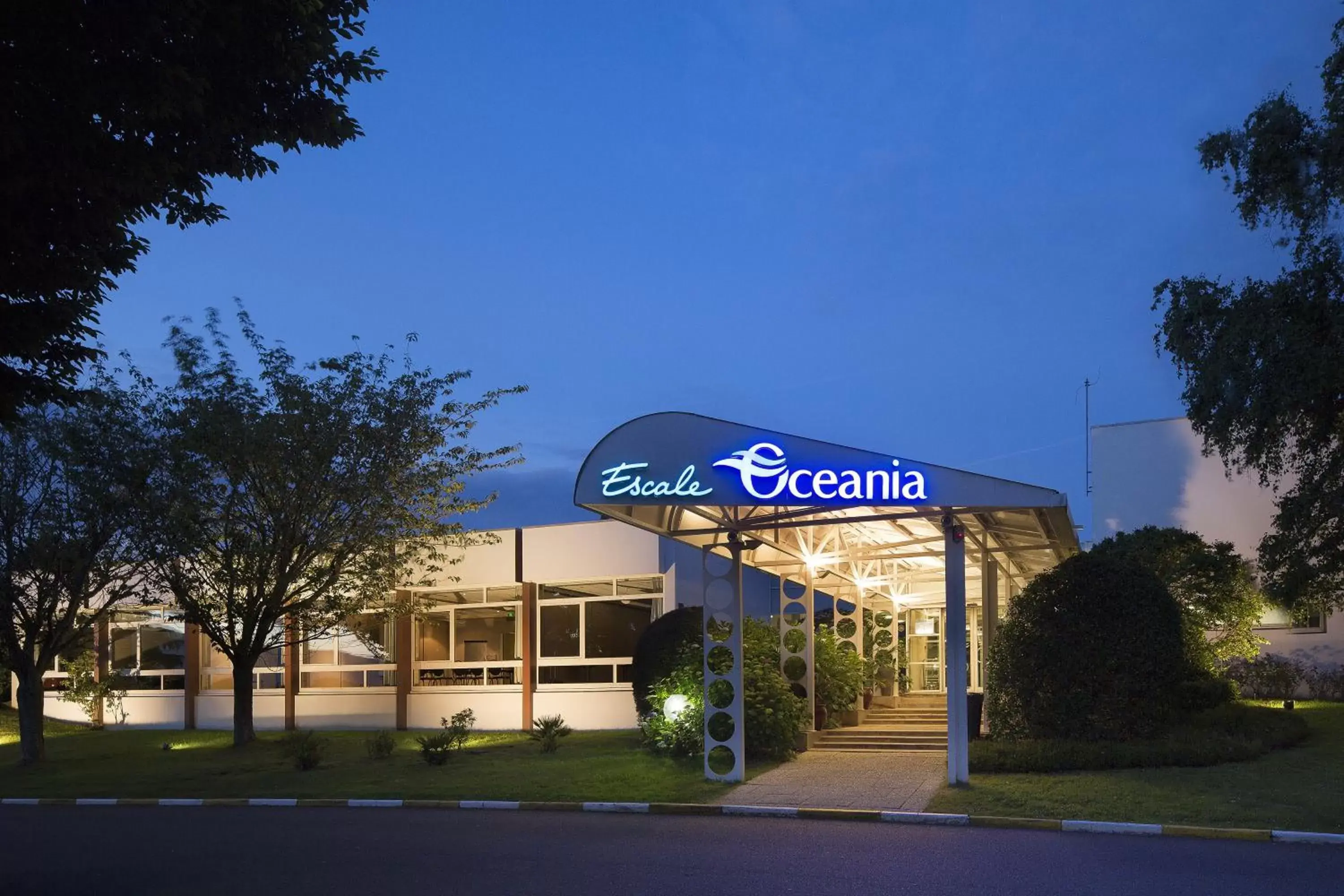 Facade/entrance, Property Building in Escale Oceania Brest