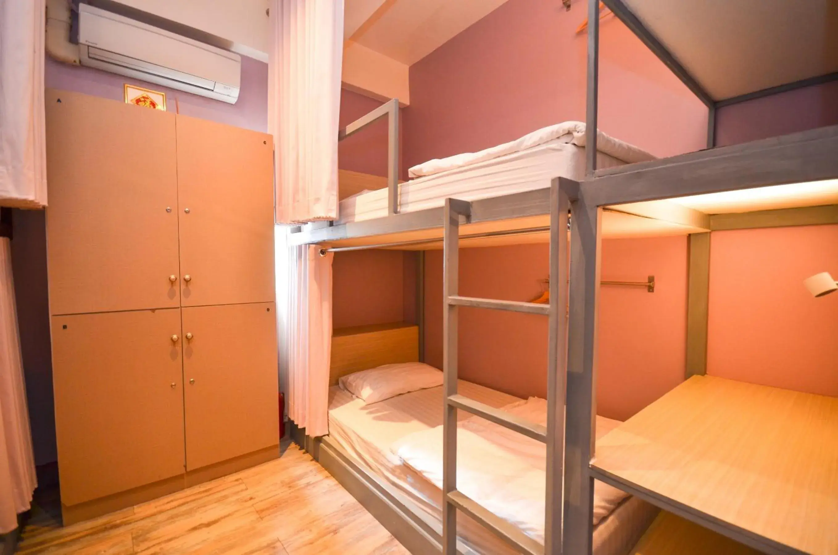 bunk bed in Good Day Hostel