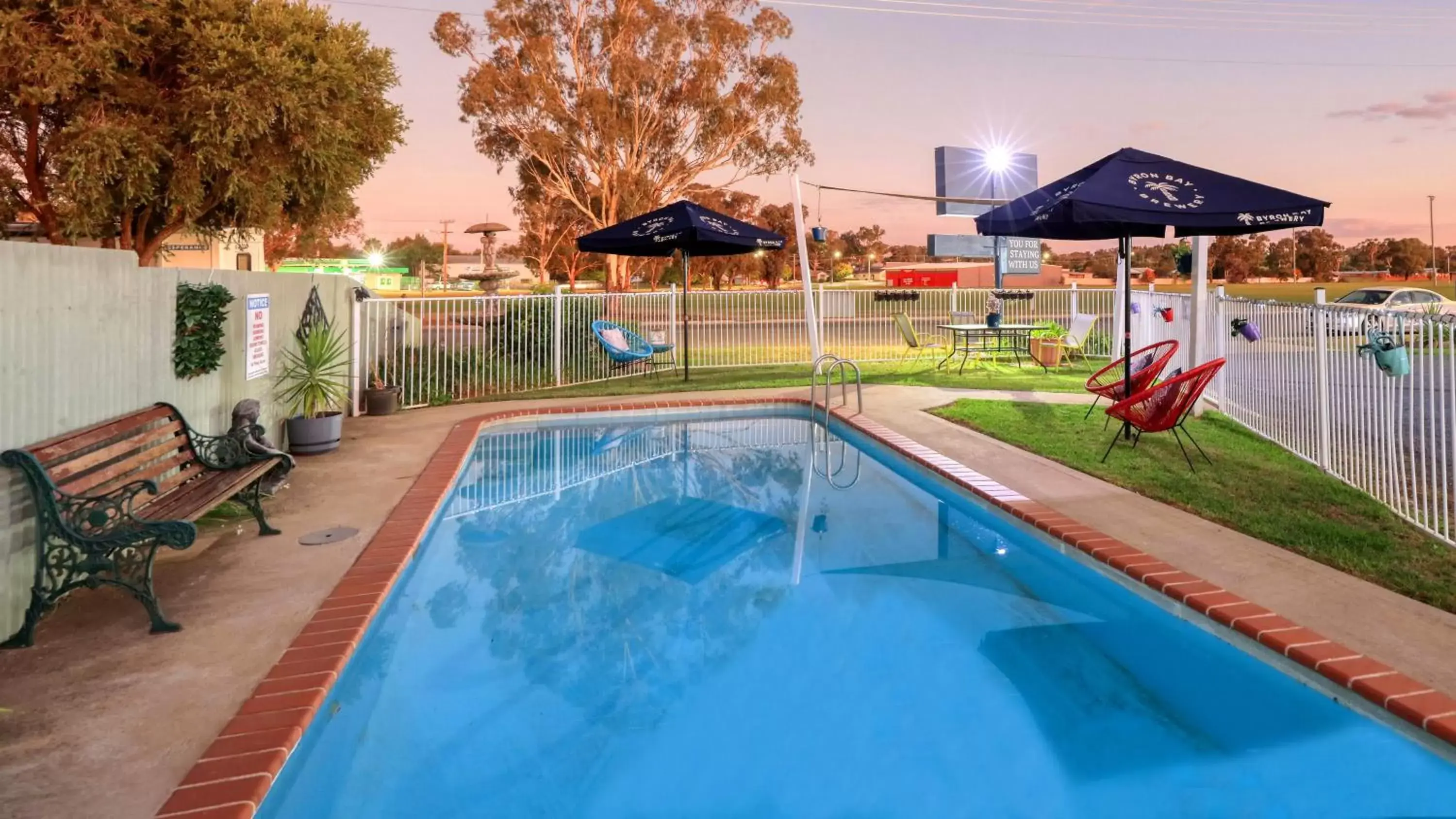 Swimming Pool in Parkes Federation Motel