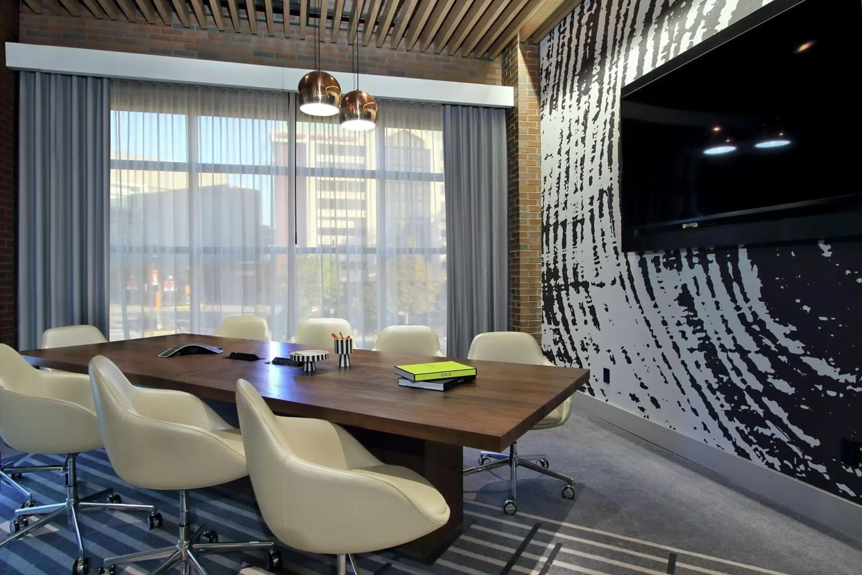 Meeting/conference room, TV/Entertainment Center in Canopy By Hilton Columbus Downtown Short North