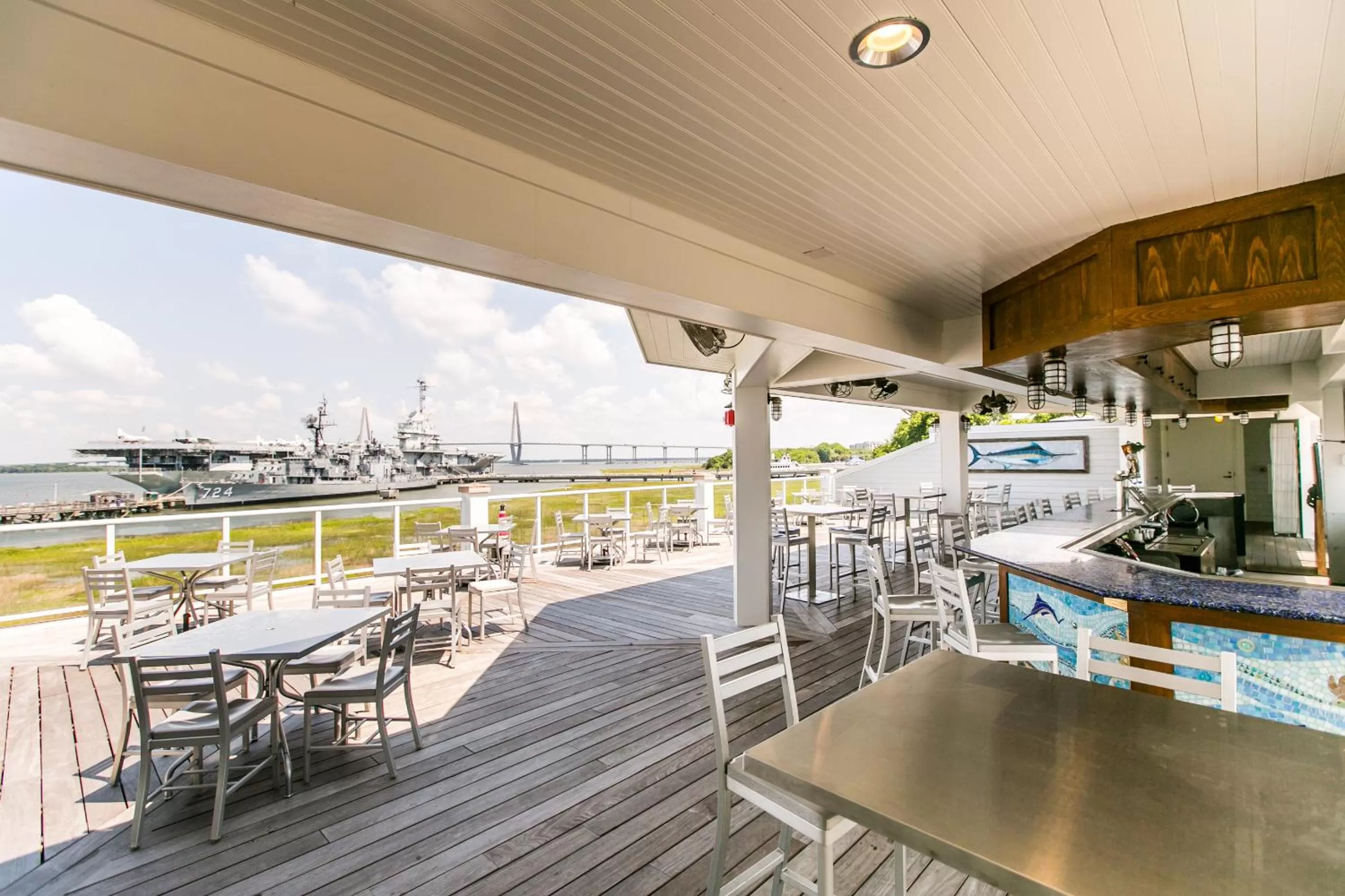 Lounge or bar in The Beach Club at Charleston Harbor Resort and Marina