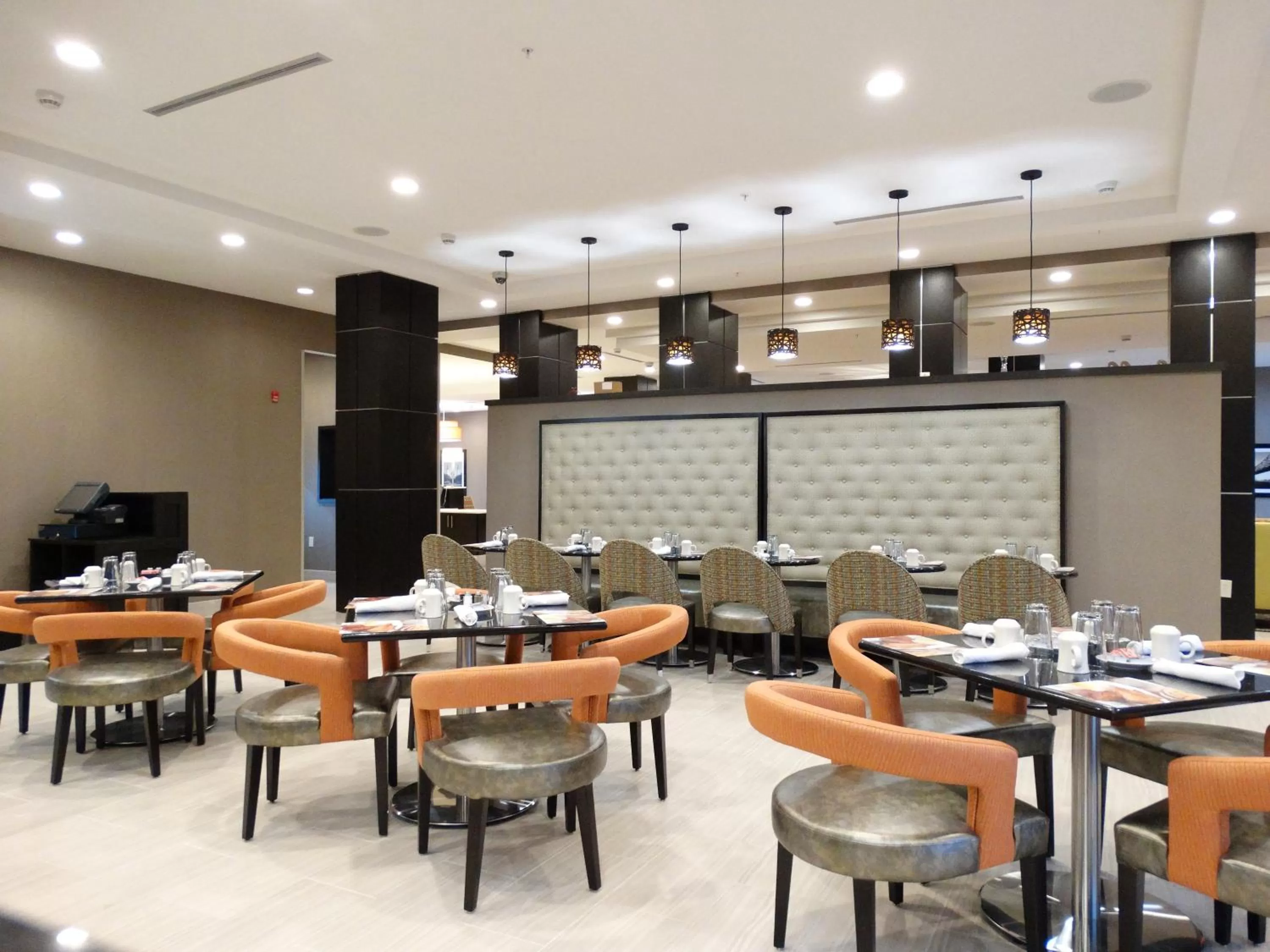 Restaurant/places to eat in Holiday Inn Covington by IHG