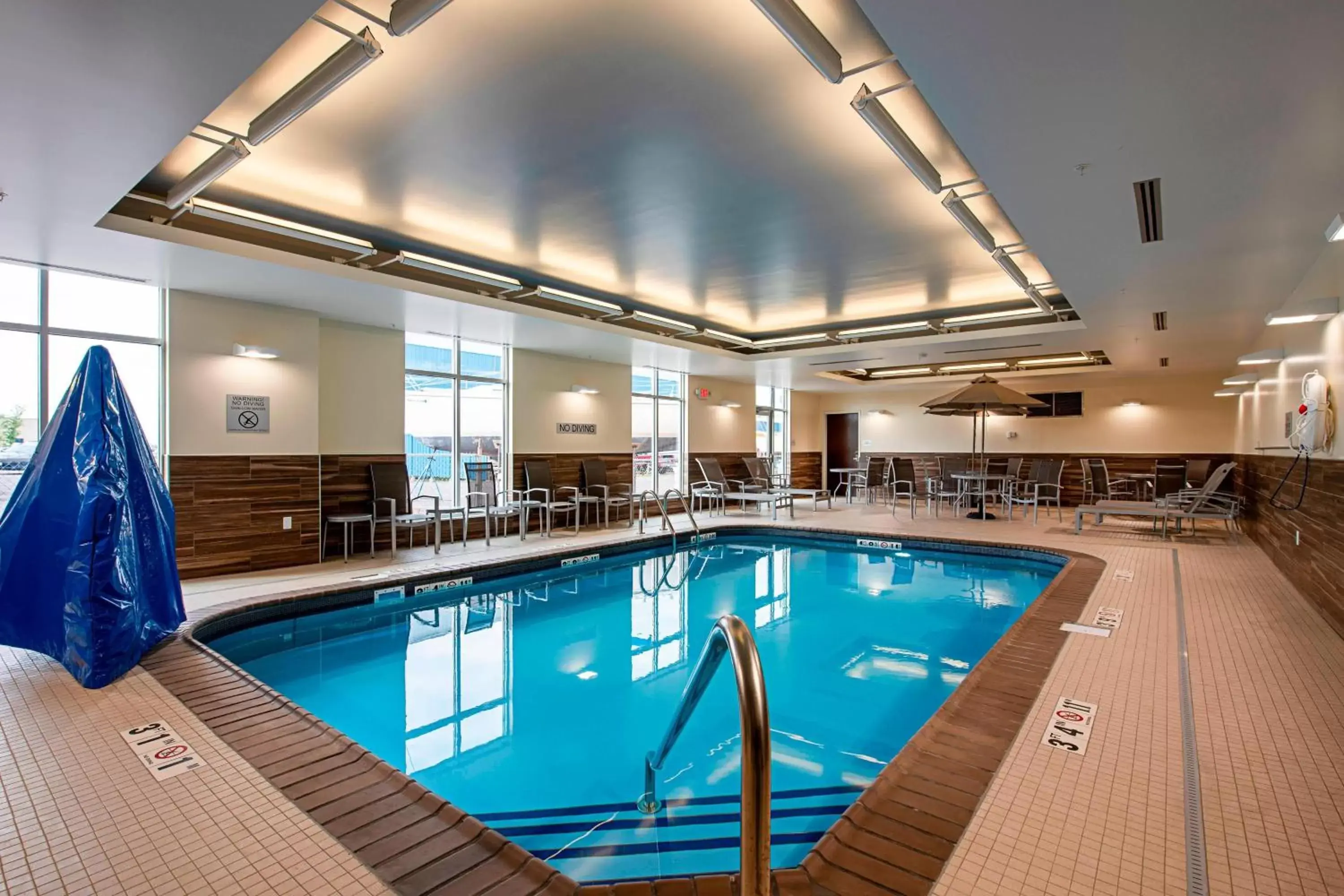 Swimming Pool in Fairfield Inn & Suites By Marriott Duluth Waterfront