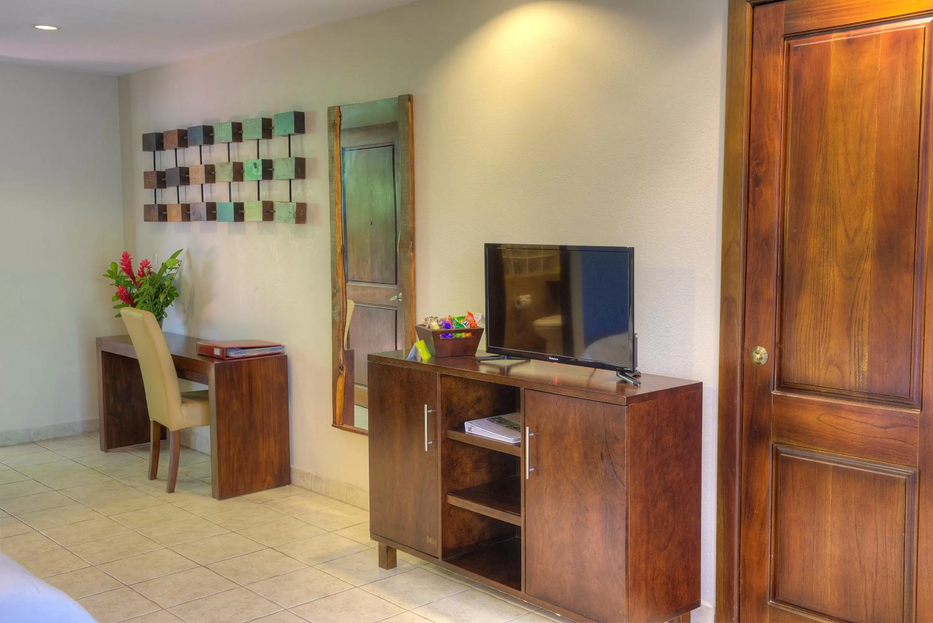 TV and multimedia in Pumilio Mountain & Ocean Hotel