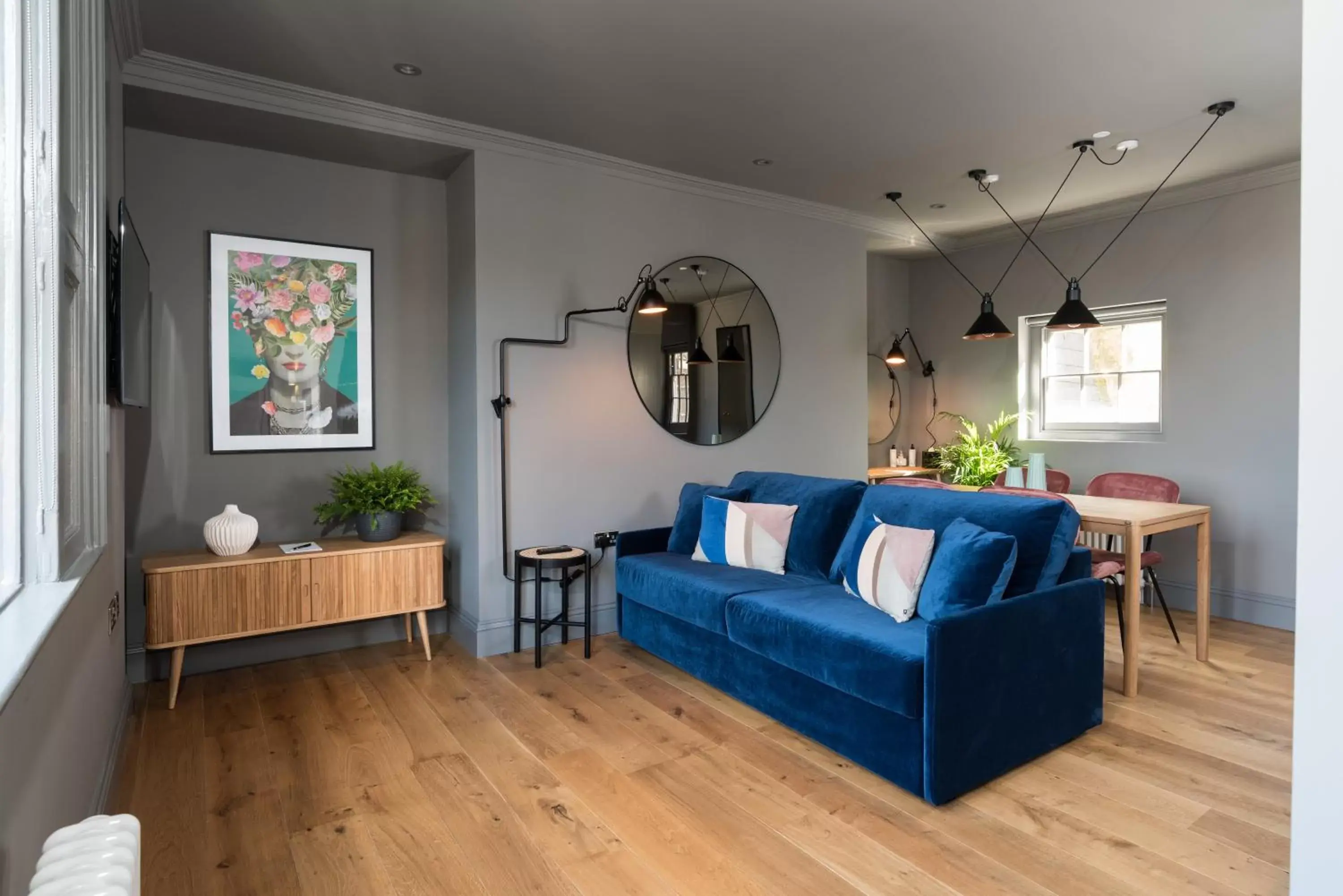 Deluxe Studio Apartment - Upper Floor in Hiding Space - Trim Street Apartments Deluxe Studio Apartment - Upper Floor in Hiding Space - Trim Street Apartments