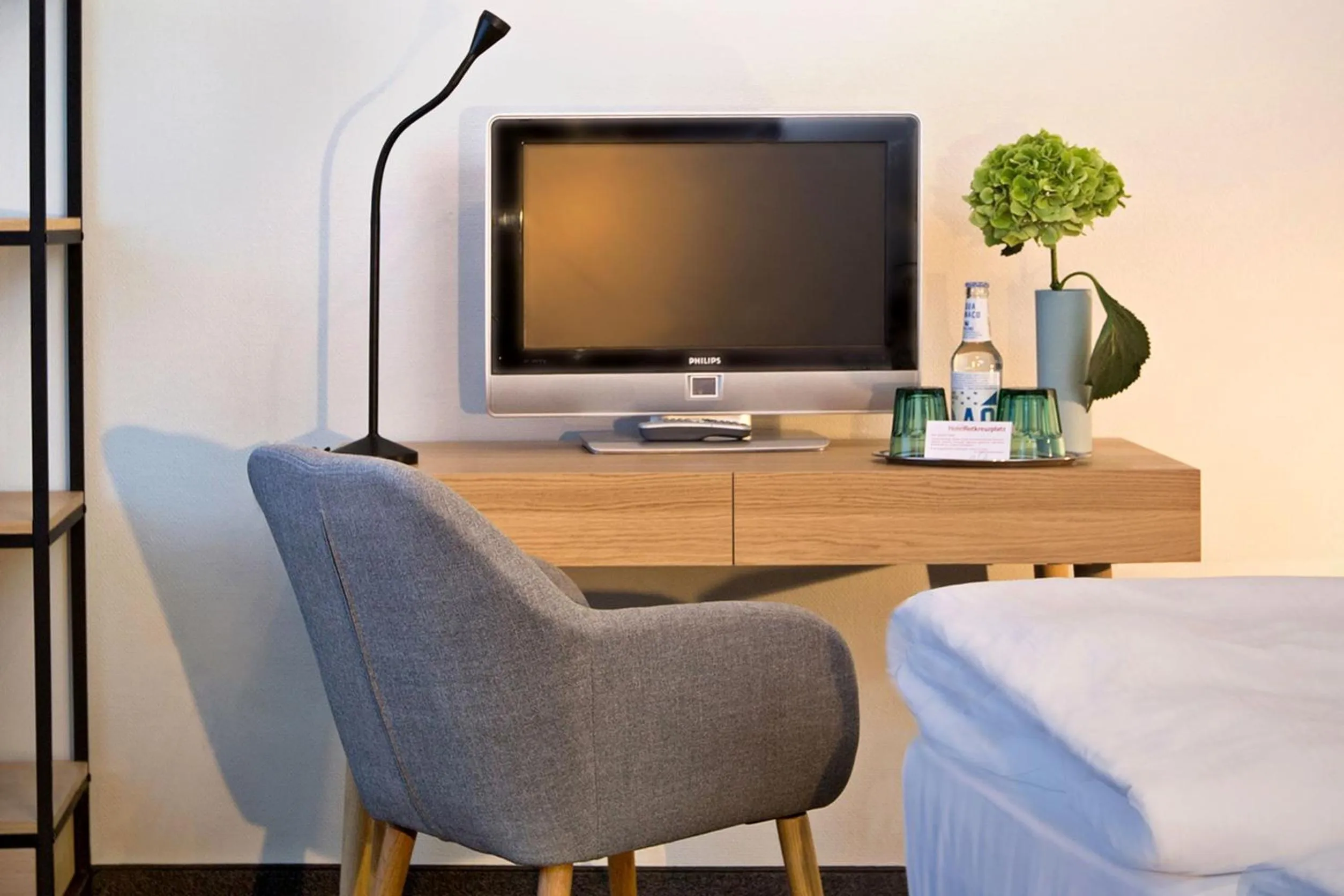 TV and multimedia, Bed in Hotel Rotkreuzplatz