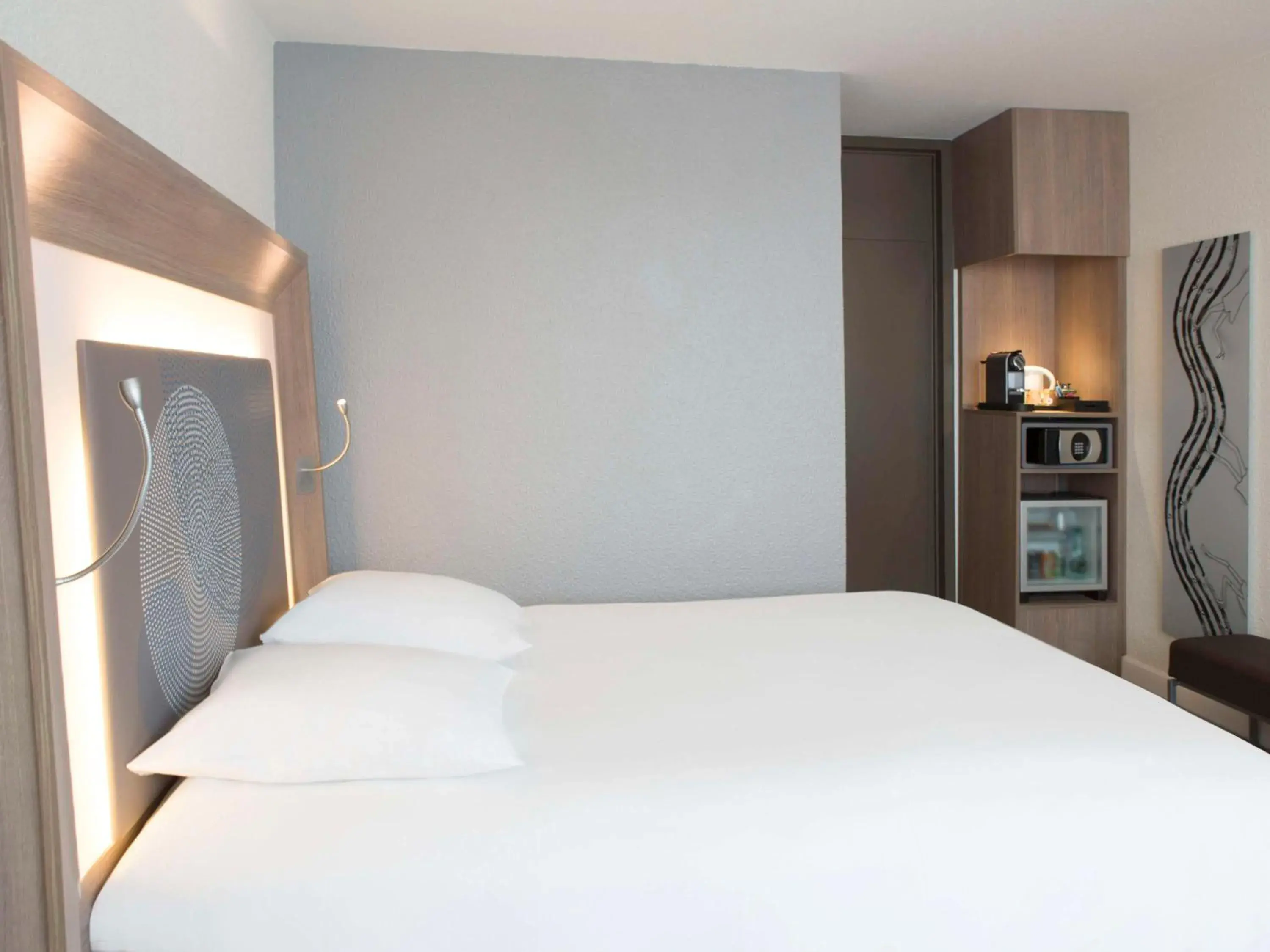 Bedroom, Bed in Novotel Bordeaux Lac