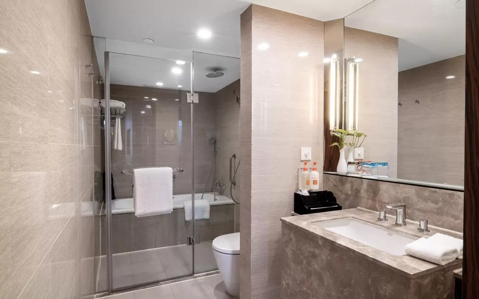 Bathroom in Crowne Plaza Kunming City Centre, an IHG Hotel