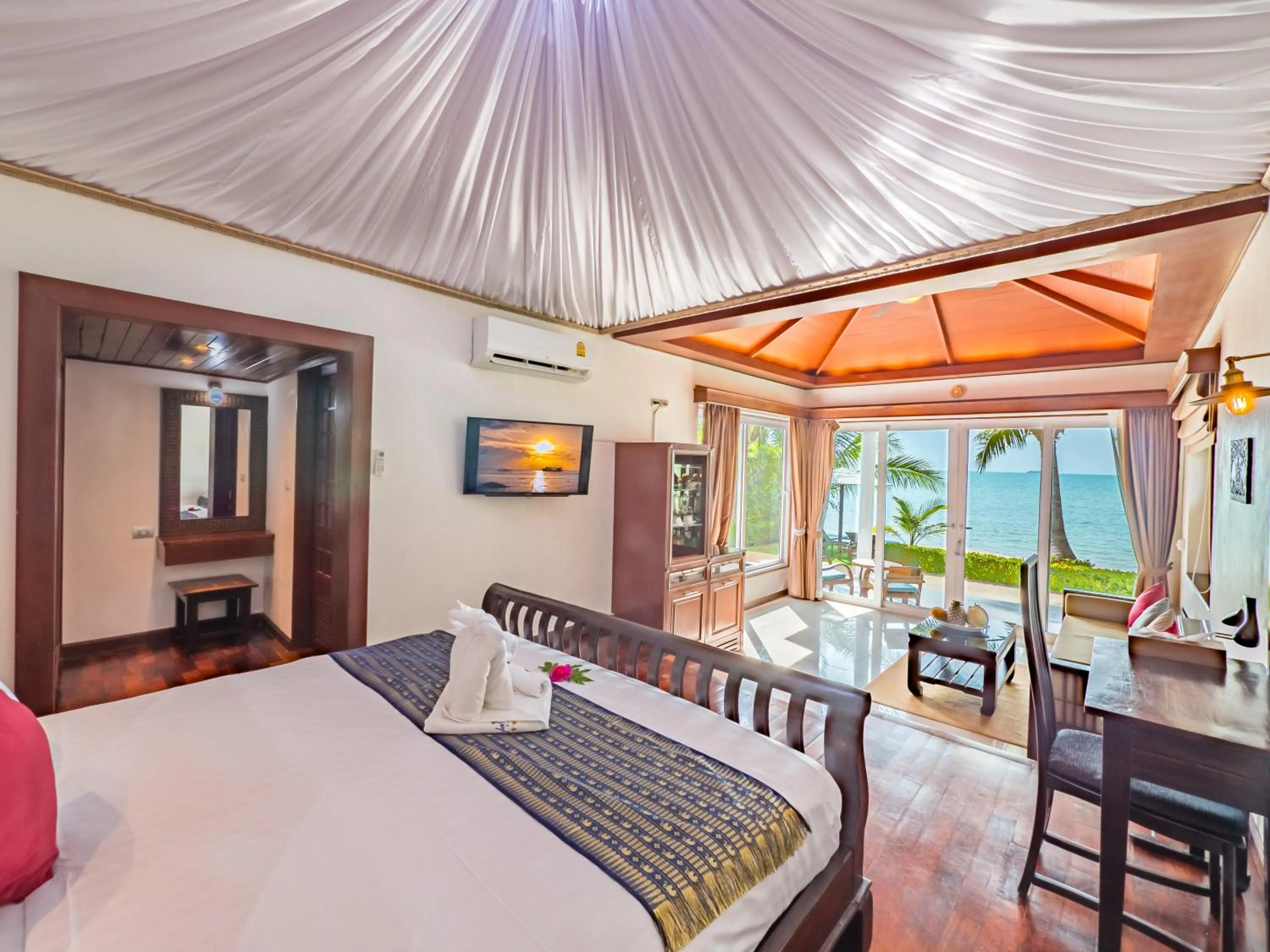 Photo of the whole room in Sea Valley Resort