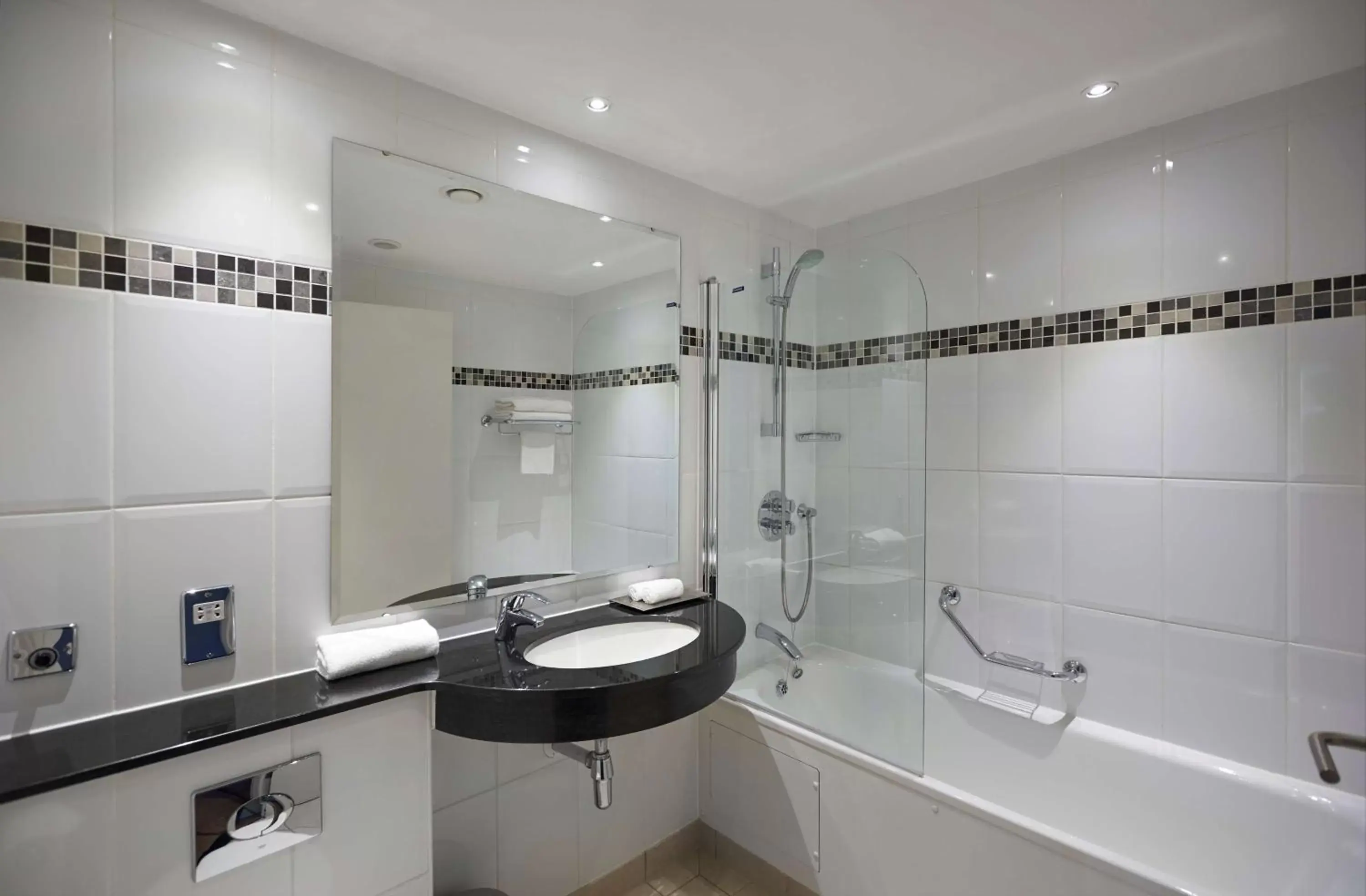 Bathroom in DoubleTree by Hilton Bristol North