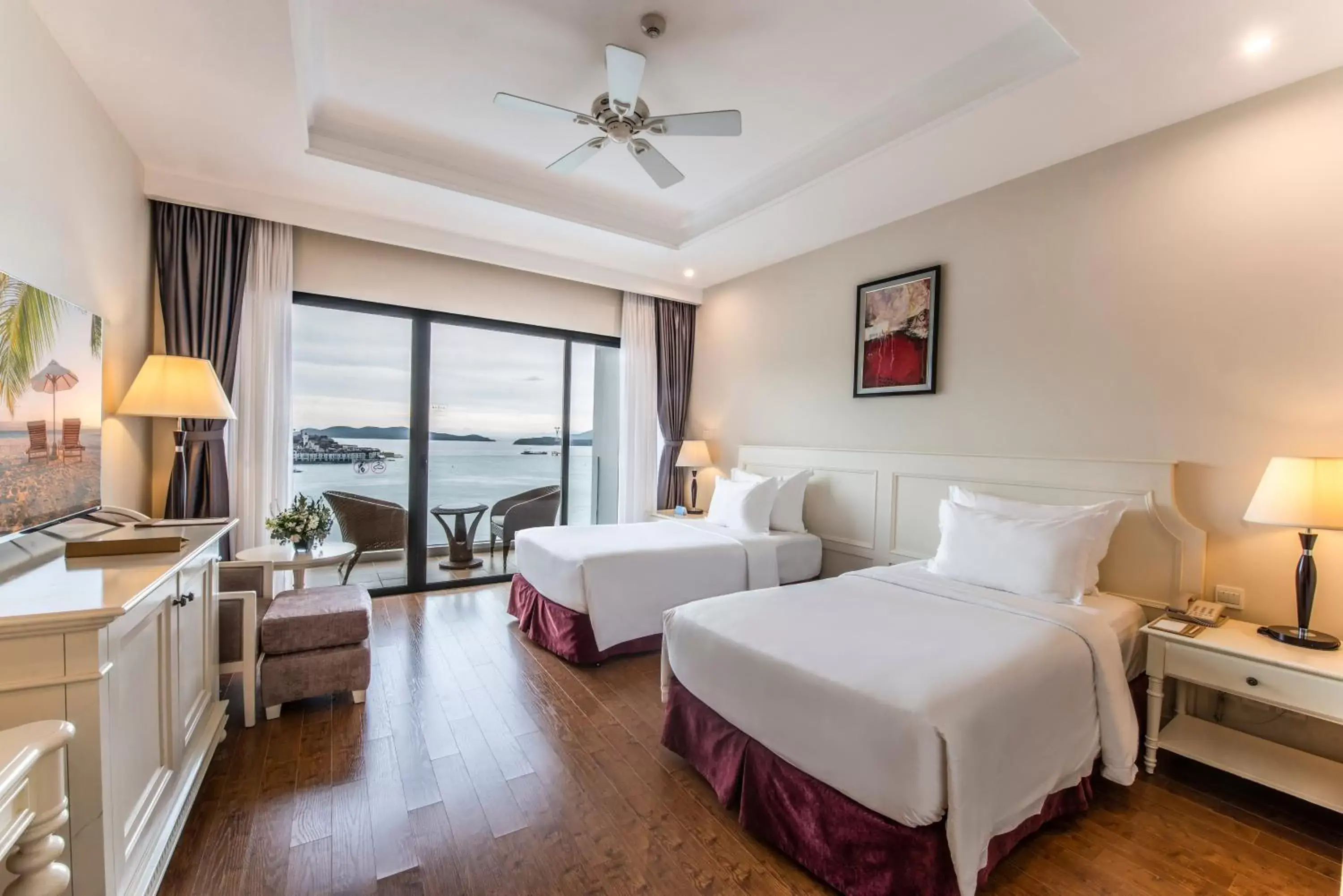 Deluxe Ocean View Twin Bed - VinWonders Park Access in Vinpearl Resort & Spa Nha Trang Bay Deluxe Ocean View Twin Bed - VinWonders Park Access in Vinpearl Resort & Spa Nha Trang Bay