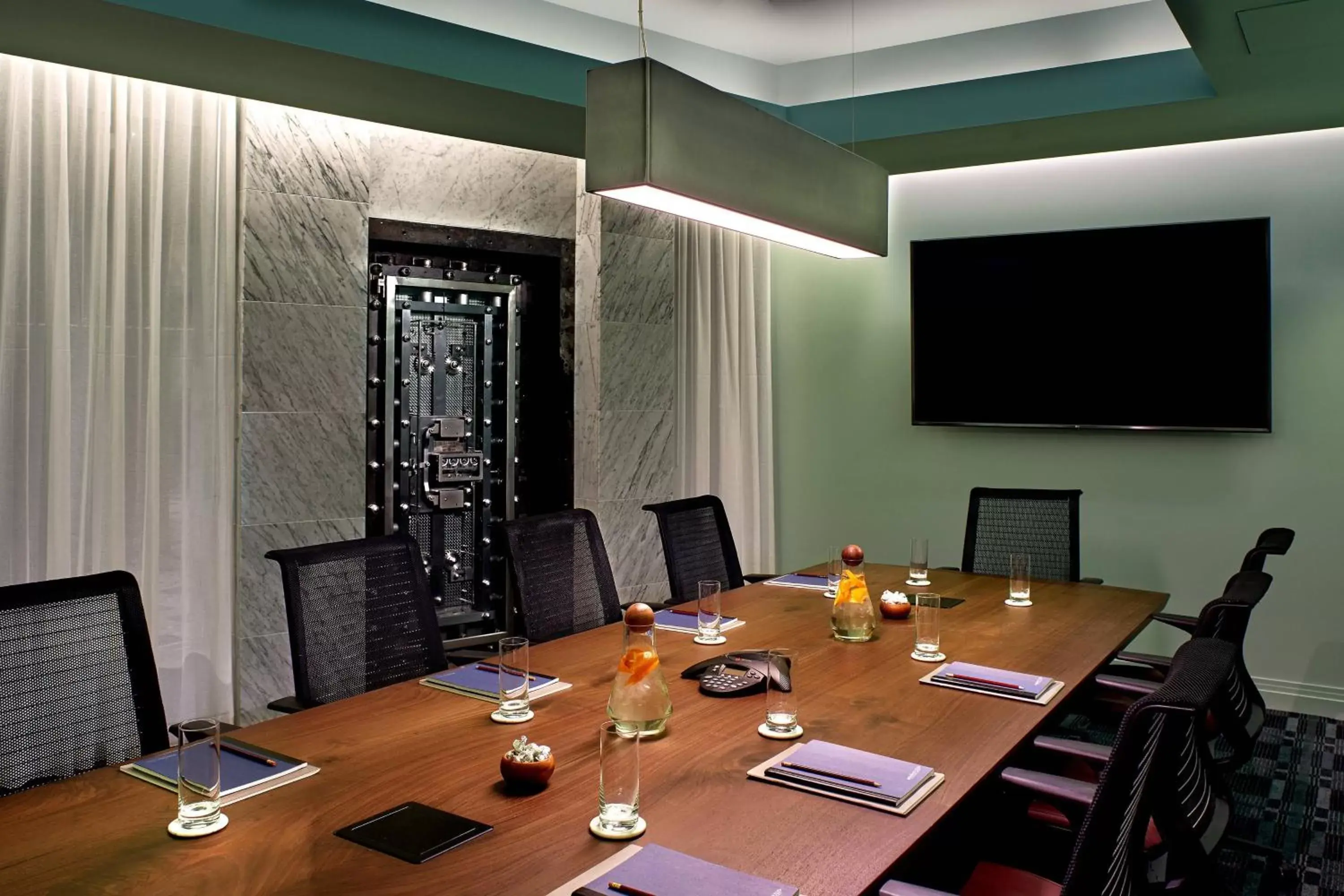 Meeting/conference room in Emery Hotel, Autograph Collection