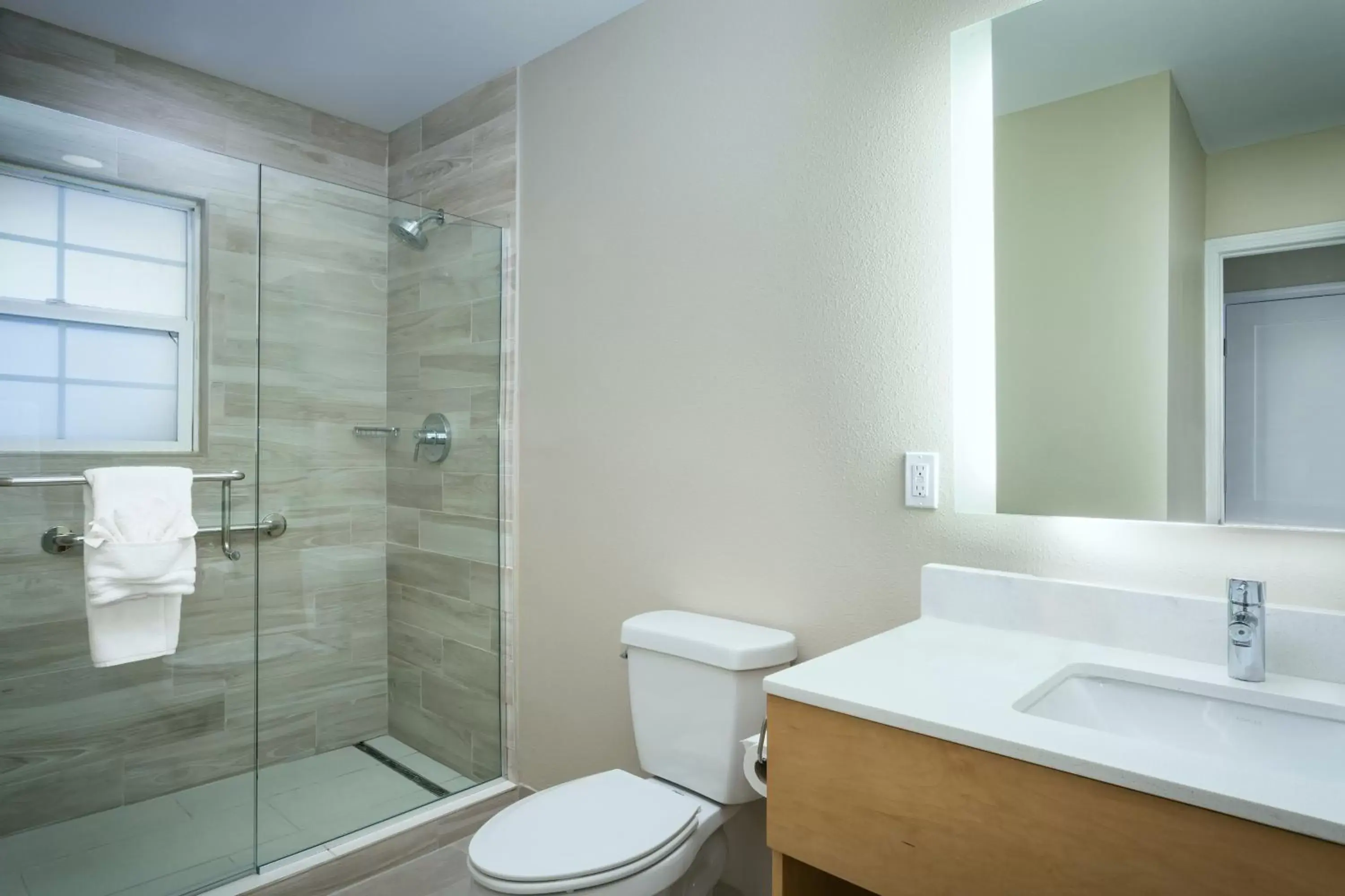 Shower in Diamond Head Inn