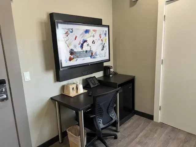 King Suite - Non-Smoking in Super 8 by Wyndham San Francisco/Union Square Area King Suite - Non-Smoking in Super 8 by Wyndham San Francisco/Union Square Area