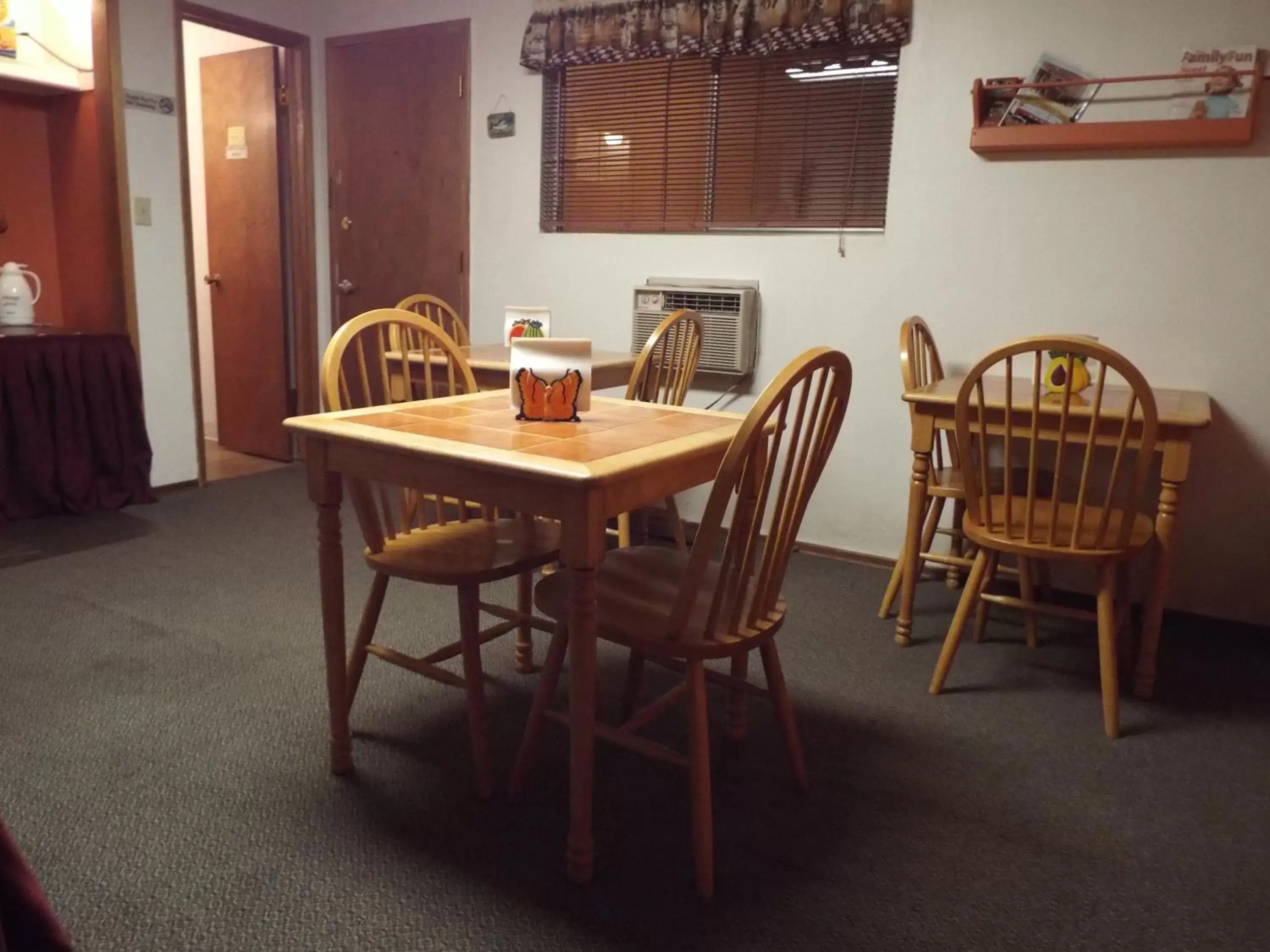 Dining Area in Caboose Motel