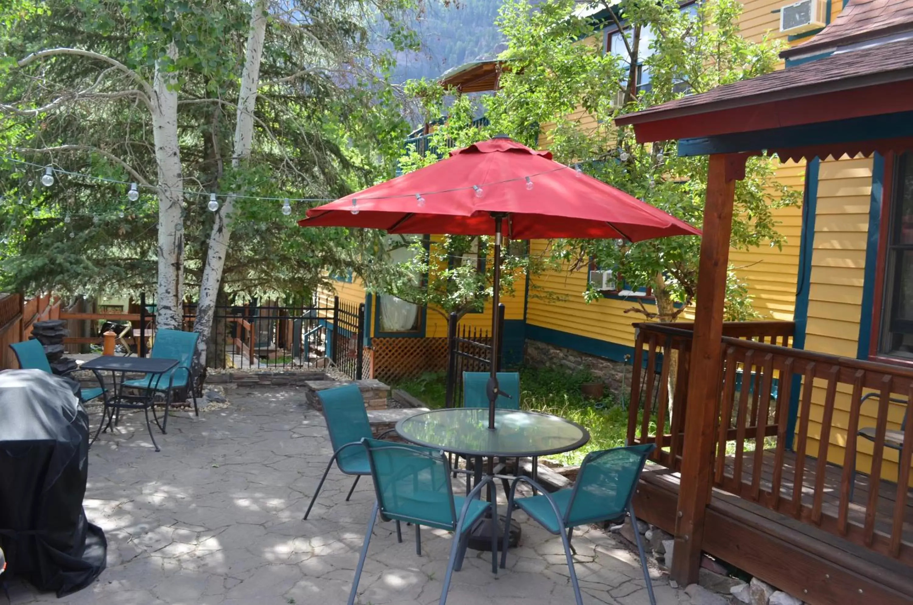 Property building, Restaurant/Places to Eat in The Ouray Main Street Inn