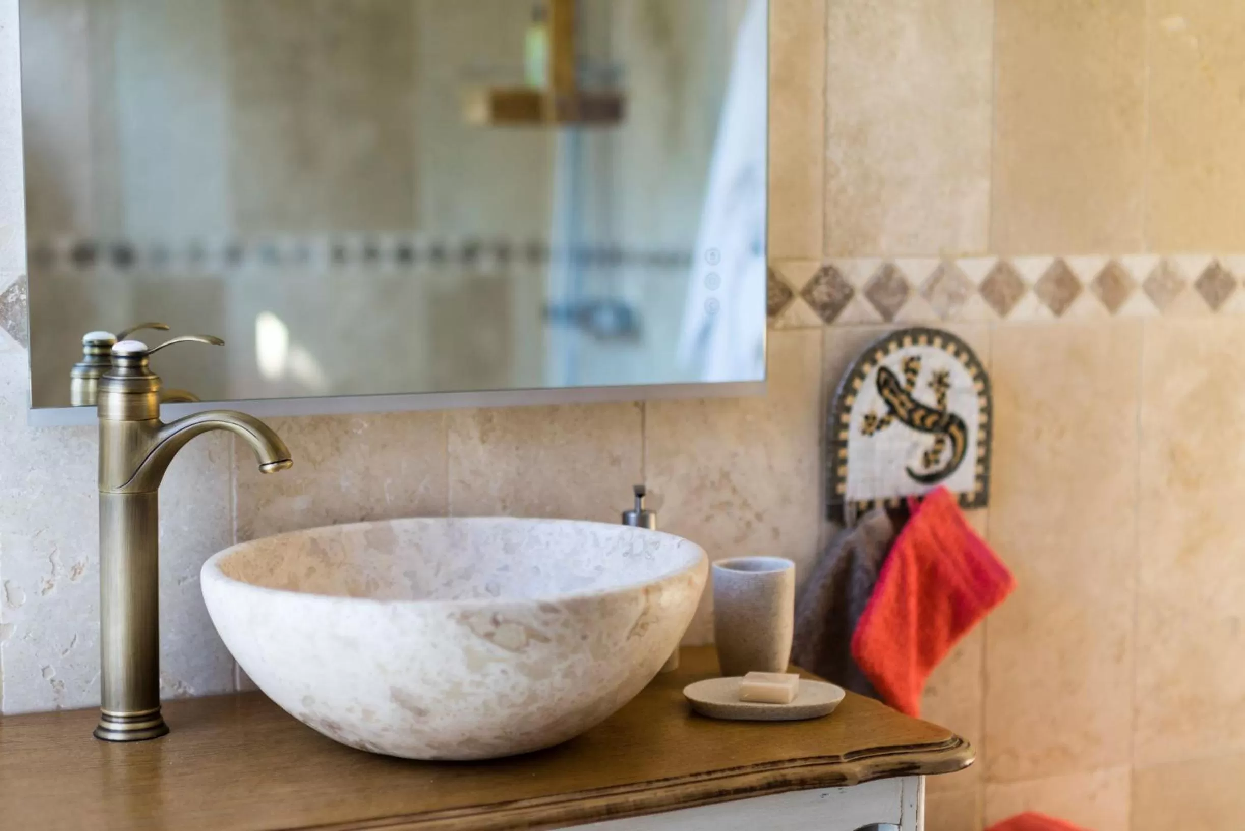 Bathroom in Hôtes'Antic Provence