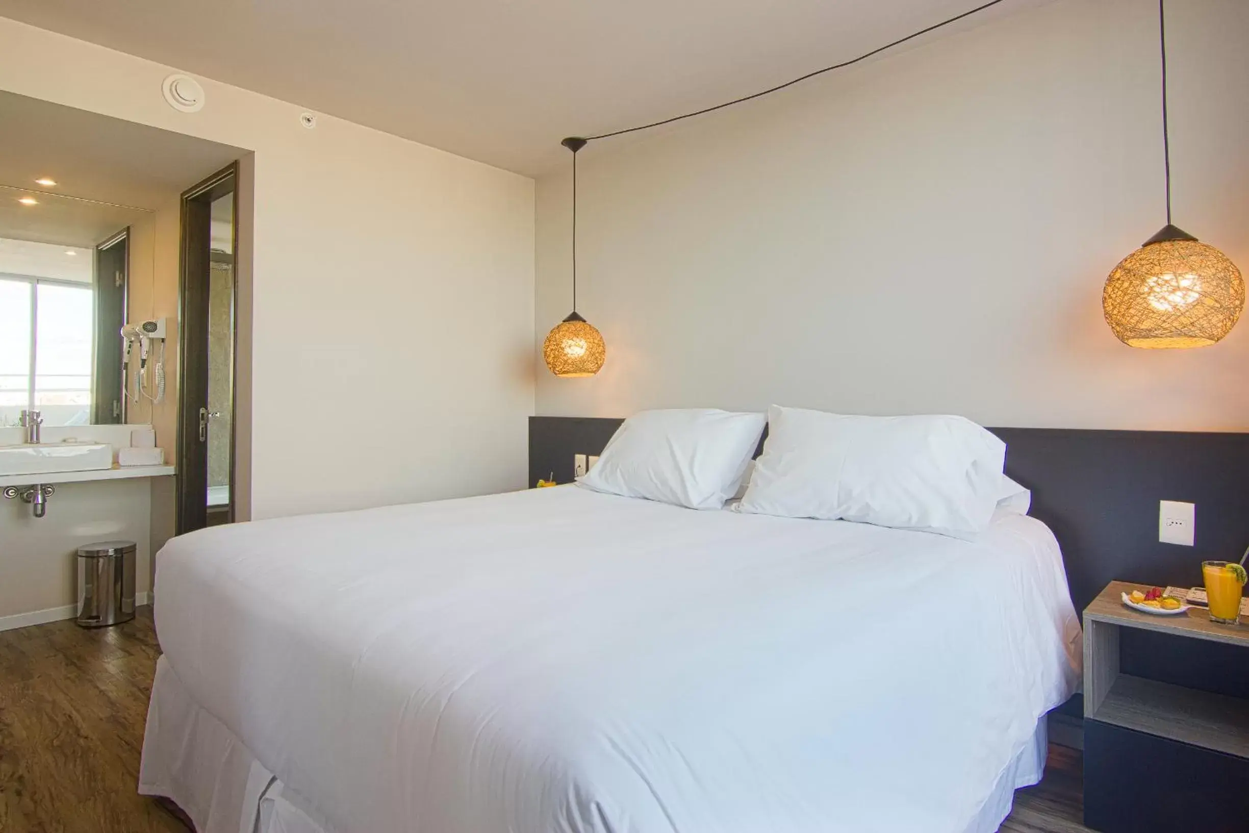 Bedroom, Bed in Hotel Ciudadano Suites