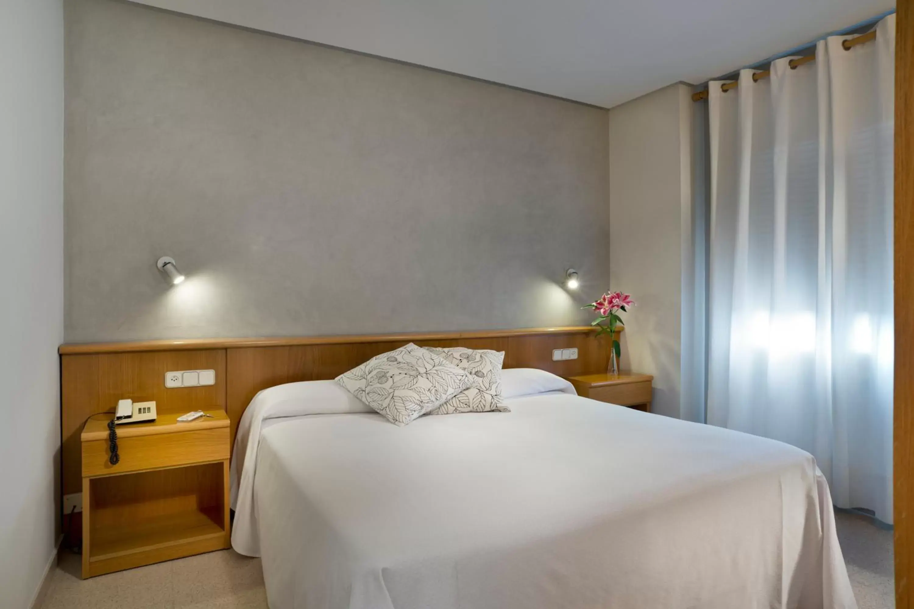 Bedroom, Bed in Hotel Restaurant Bon Retorn