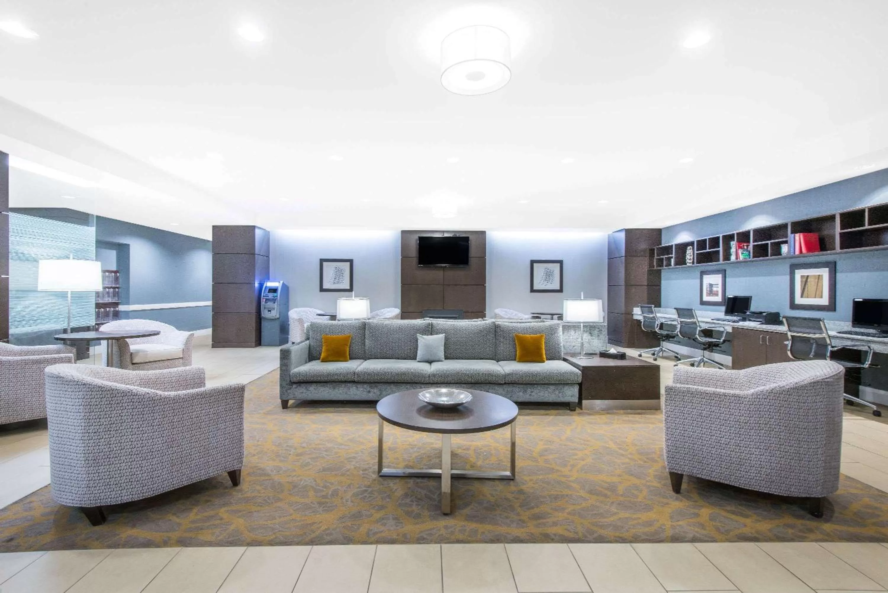 Lobby or reception in Wingate by Wyndham Niagara Falls