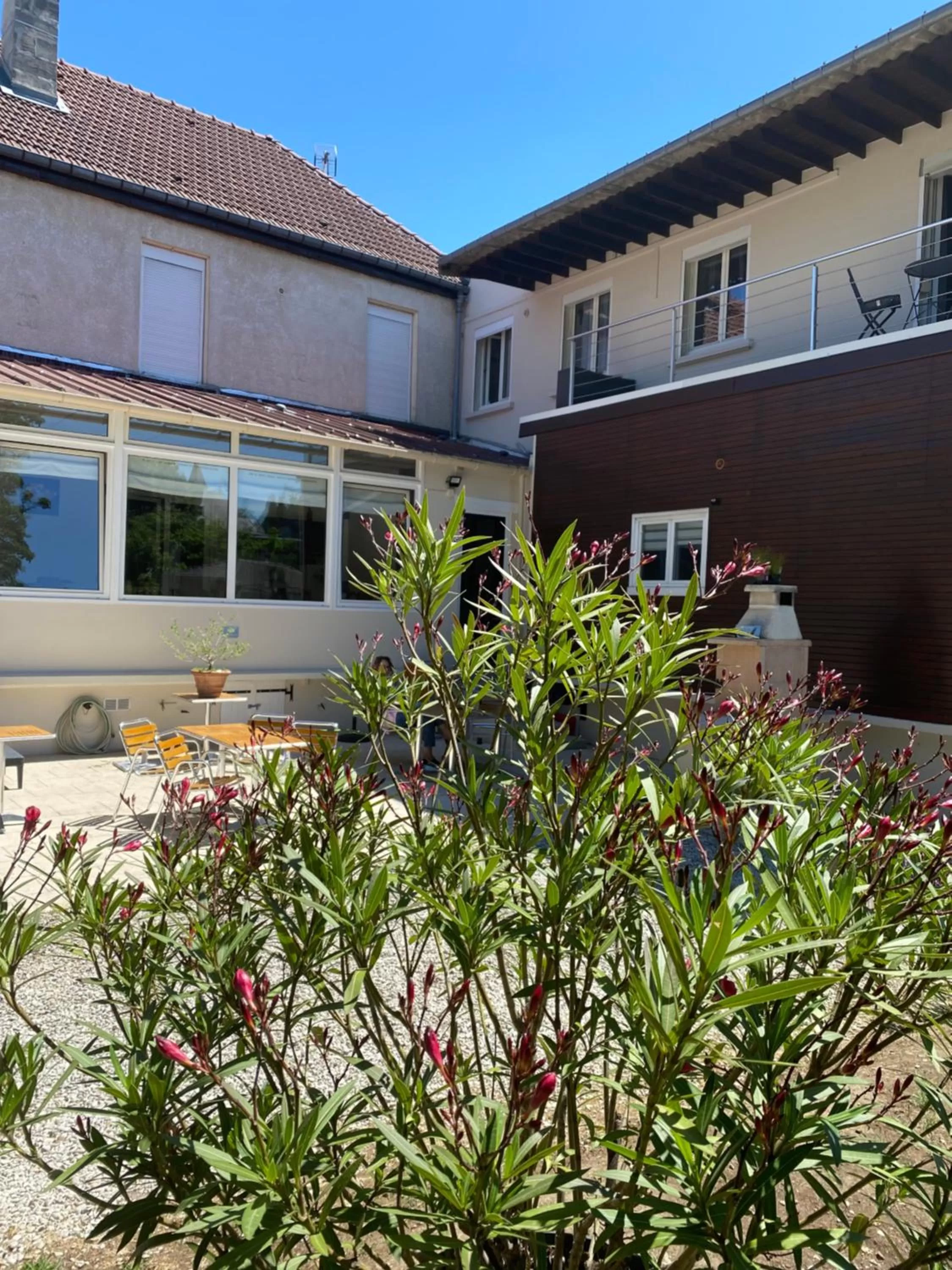 Property Building in Hôtel Le Picardy