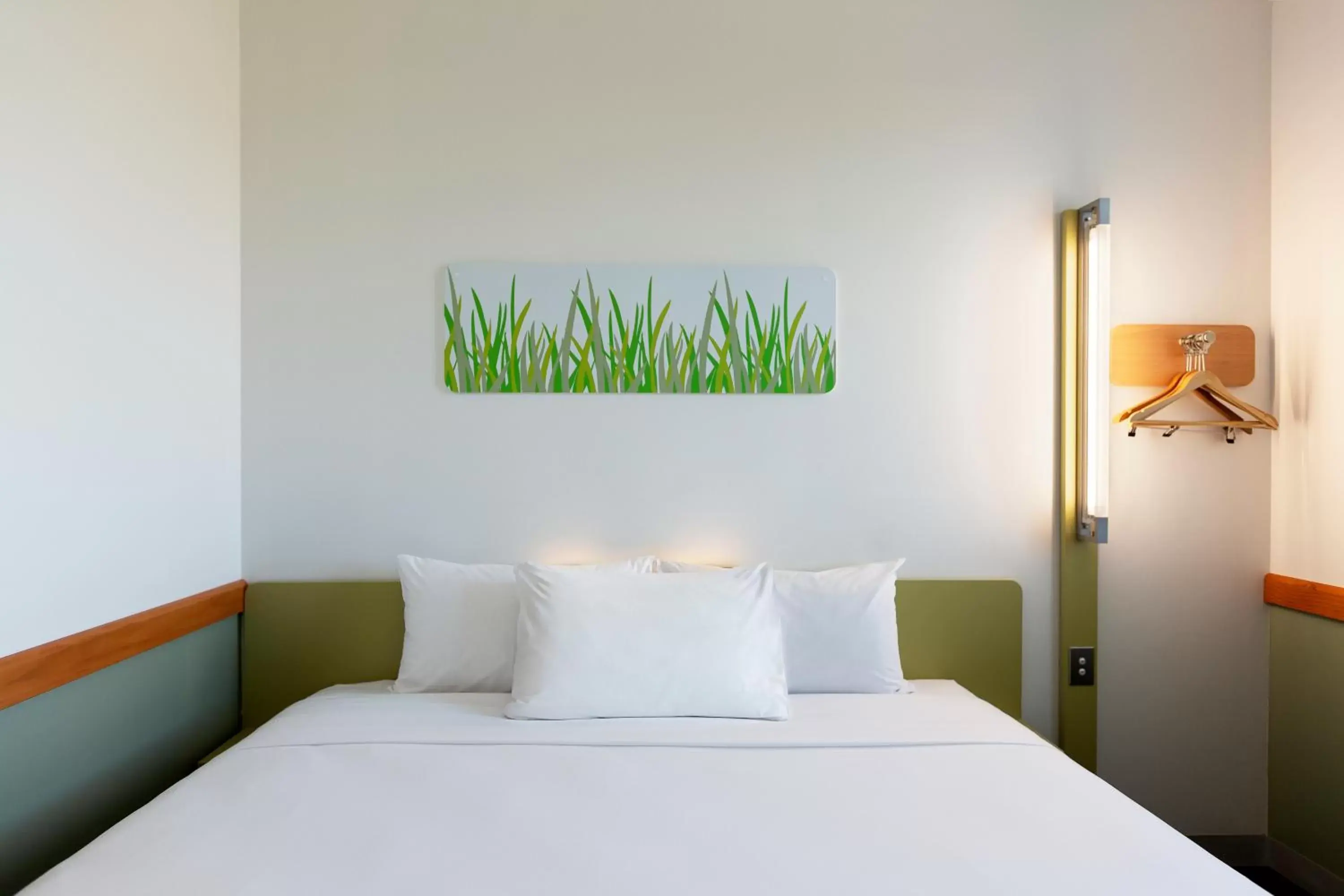 Photo of the whole room, Bed in ibis Budget Auckland Airport