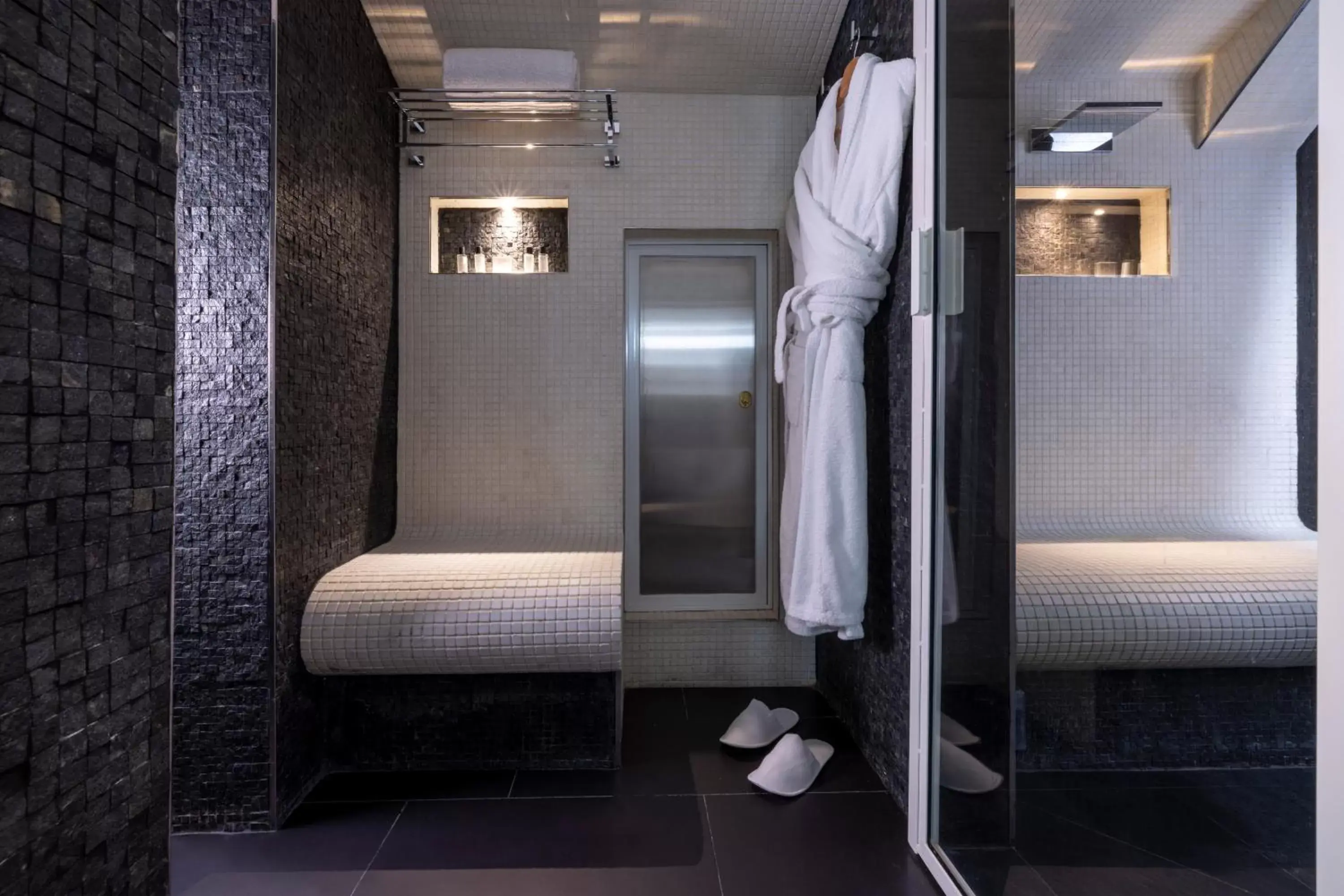 Spa and wellness centre/facilities, Bathroom in Dream Hôtel Opéra & Spa