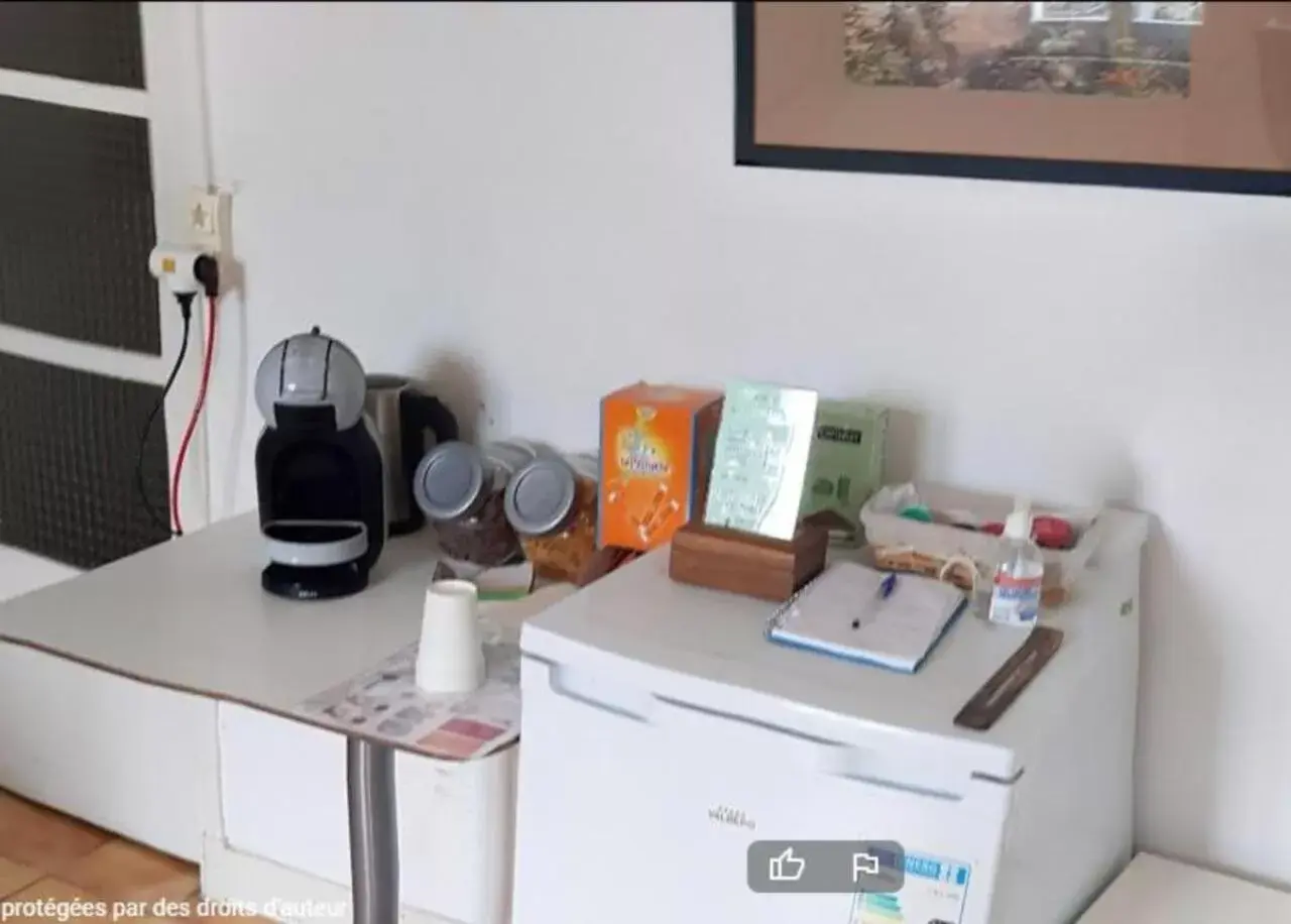 Coffee/tea facilities in Chambres d'hôtes Avignon