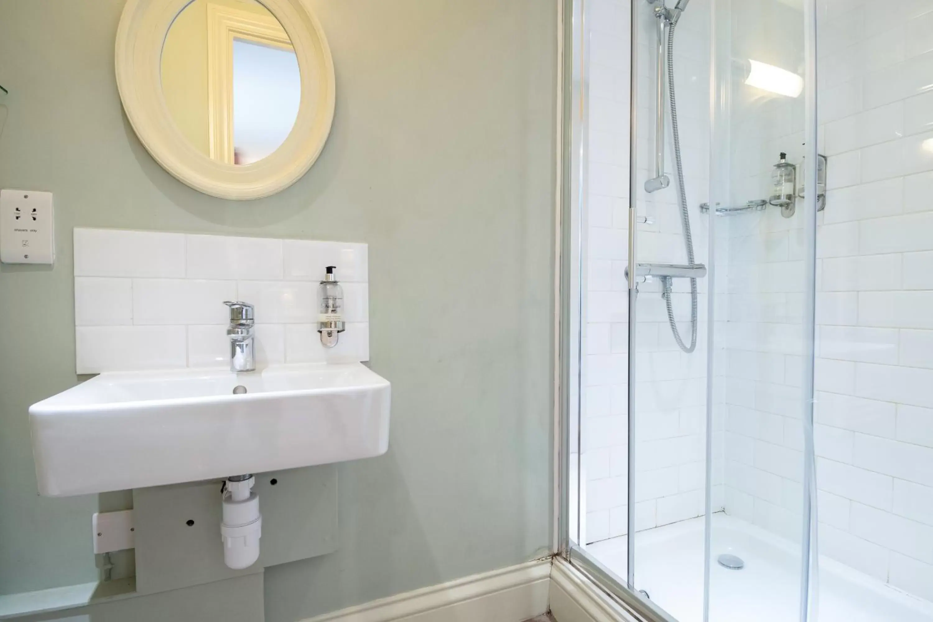 Twin Room with Mountain View in The Farmhouse at Bodnant Welsh Food Twin Room with Mountain View in The Farmhouse at Bodnant Welsh Food