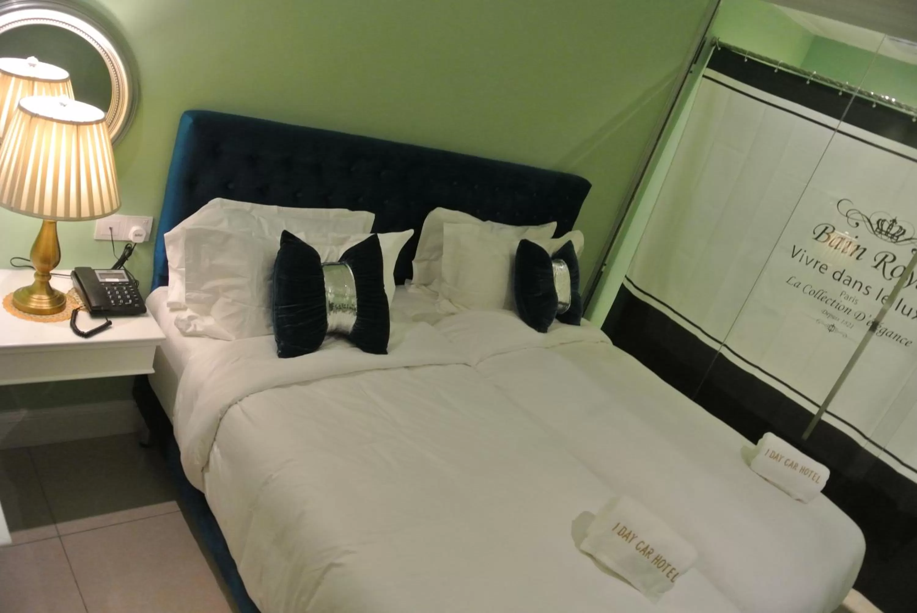 Bed in 1 Day Car Hotel Station 18