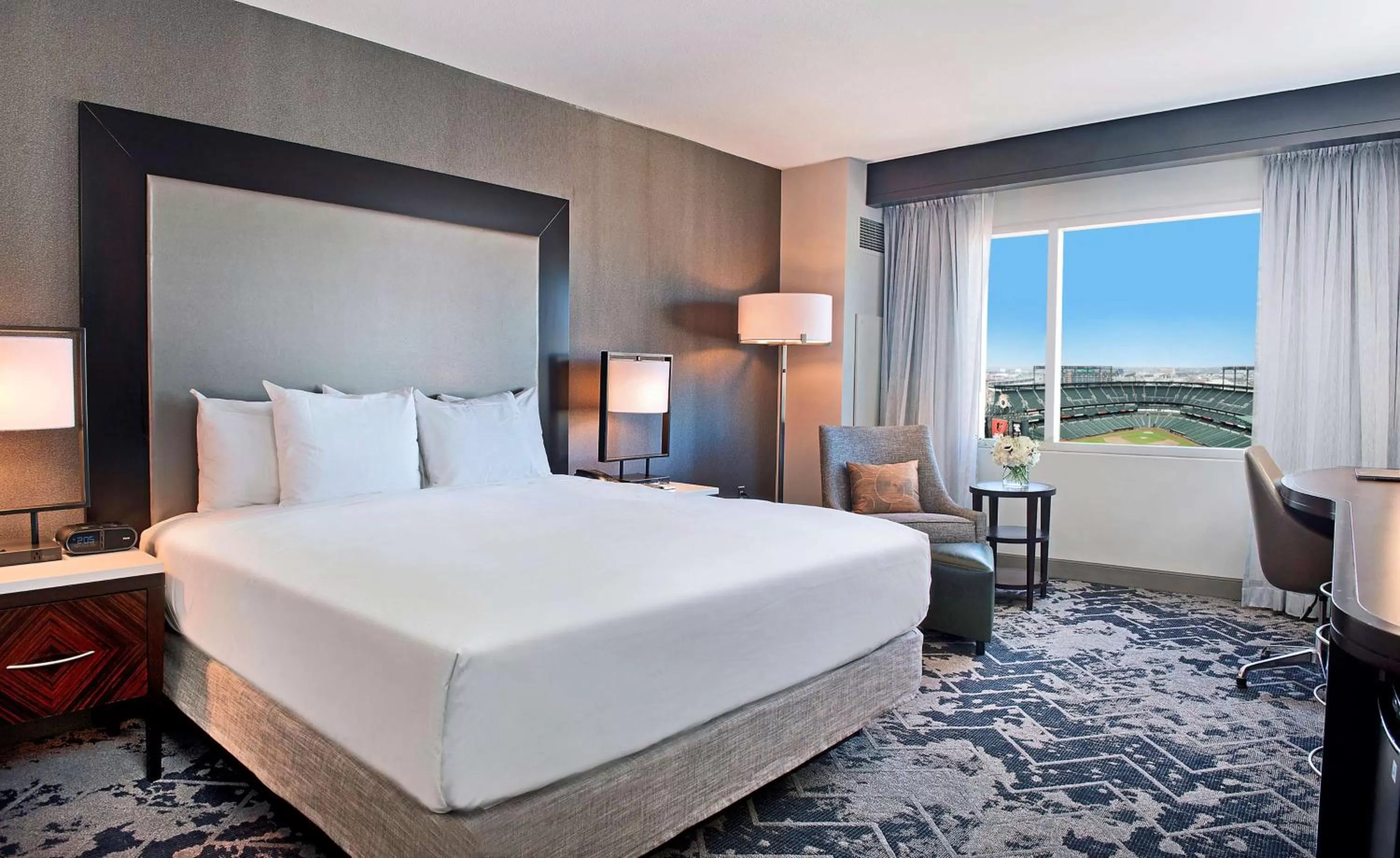 Bedroom, Bed in Hilton Baltimore Inner Harbor