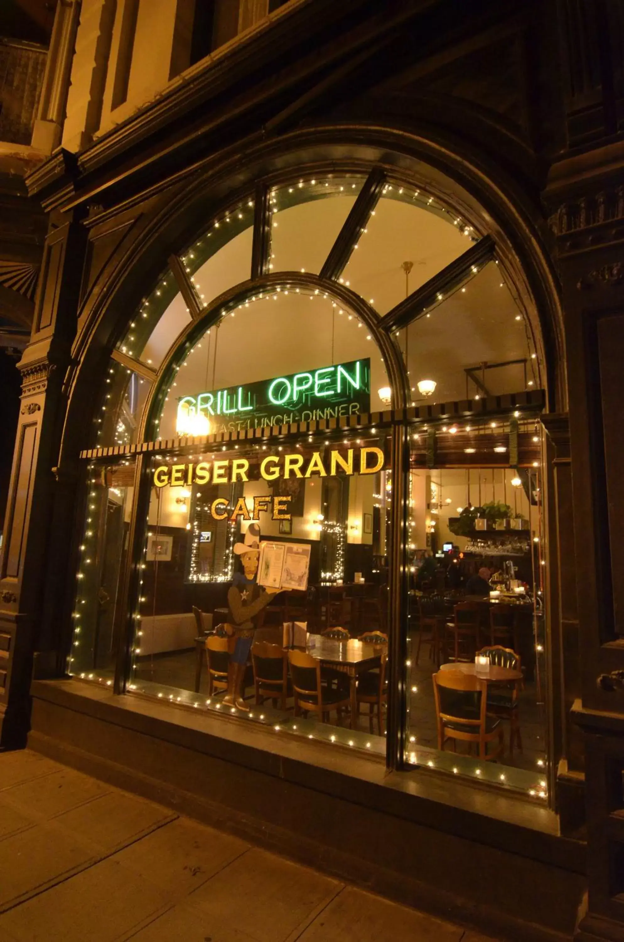 Facade/entrance in Geiser Grand Hotel