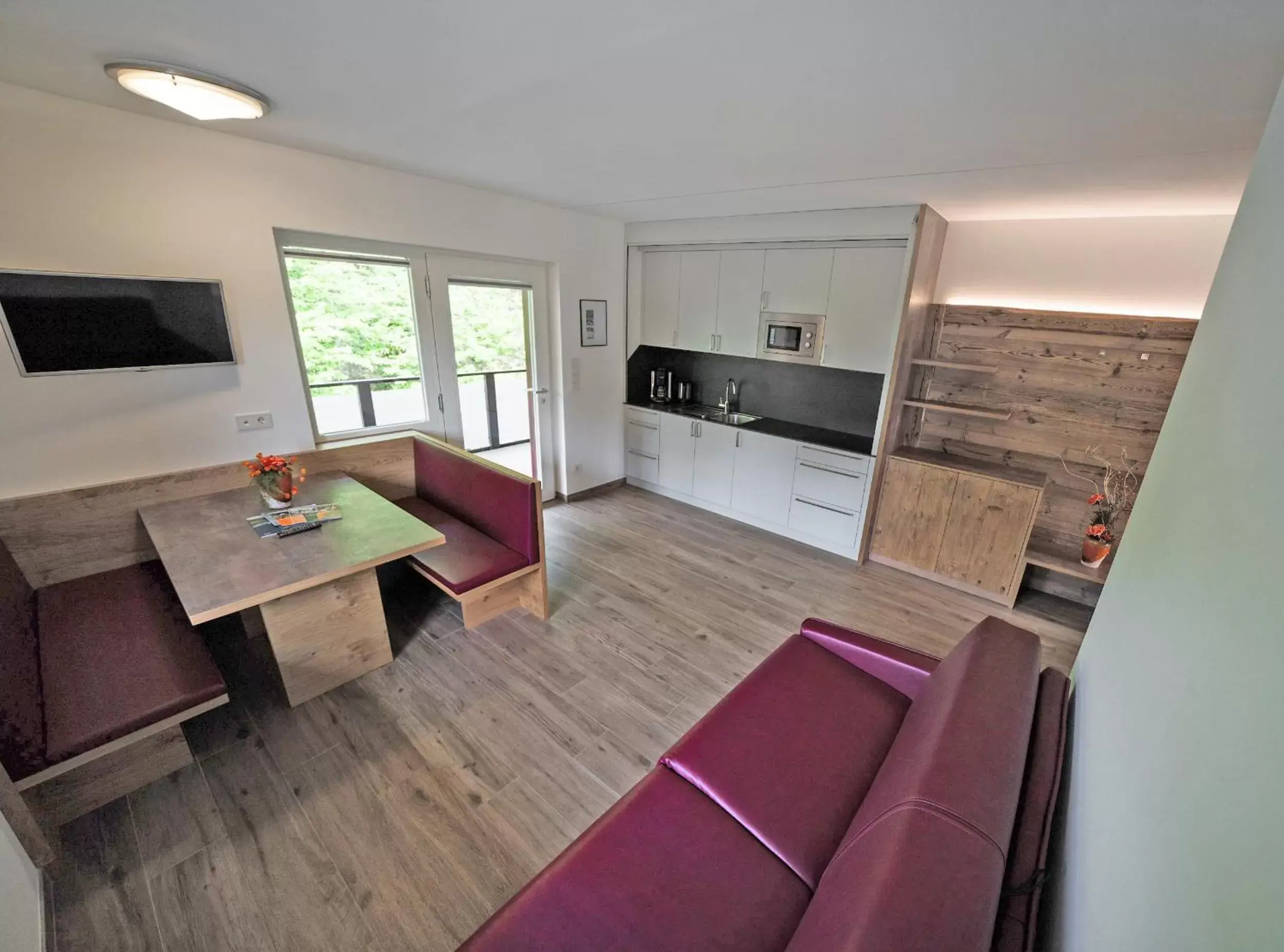 Living room, Kitchen/Kitchenette in Residence Tannhof