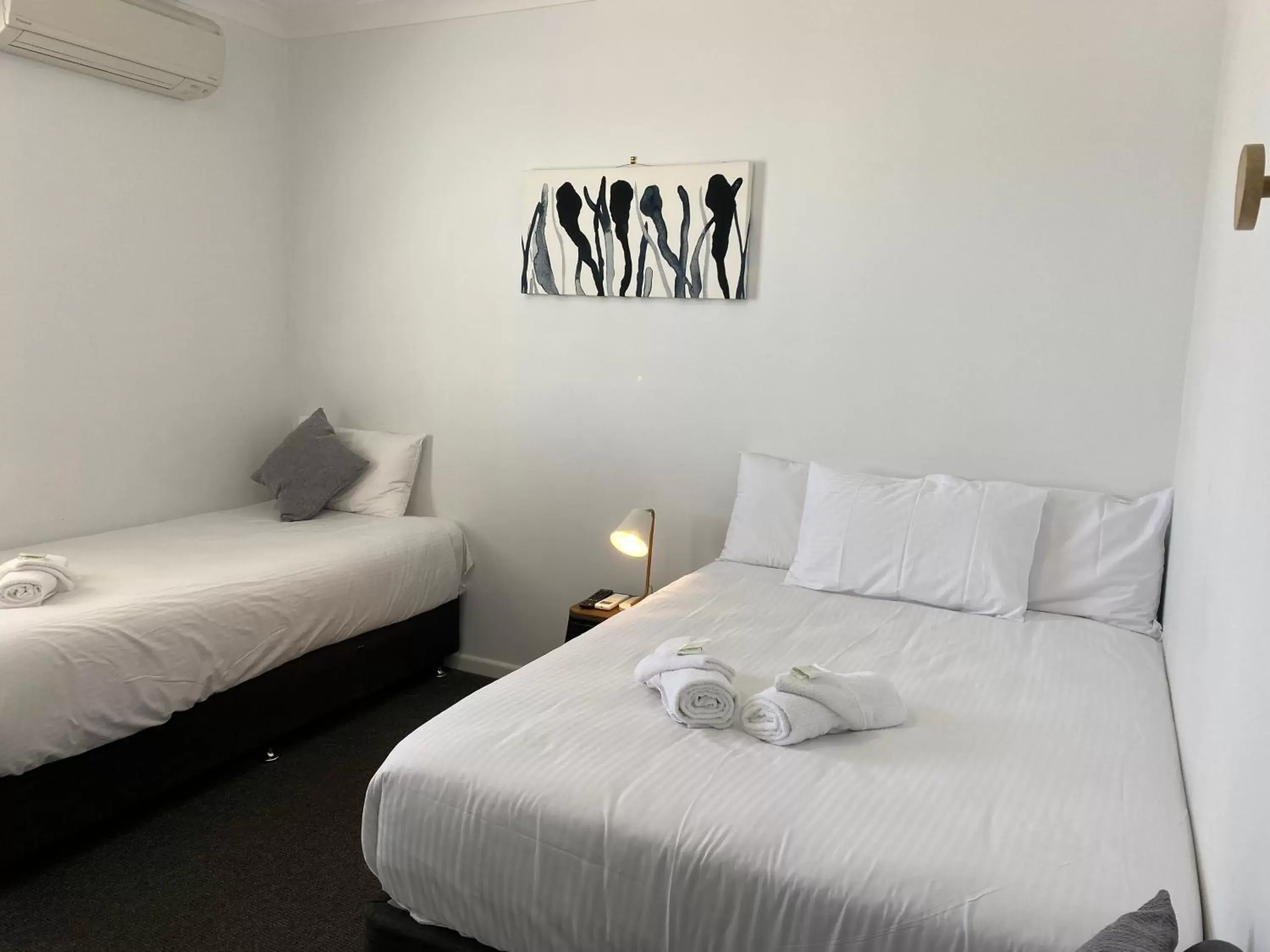 Photo of the whole room, Bed in Central Motel Mudgee
