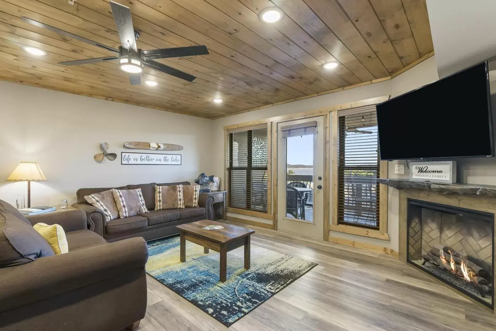 Living room, Seating Area in Table Rock Resorts at Indian Point