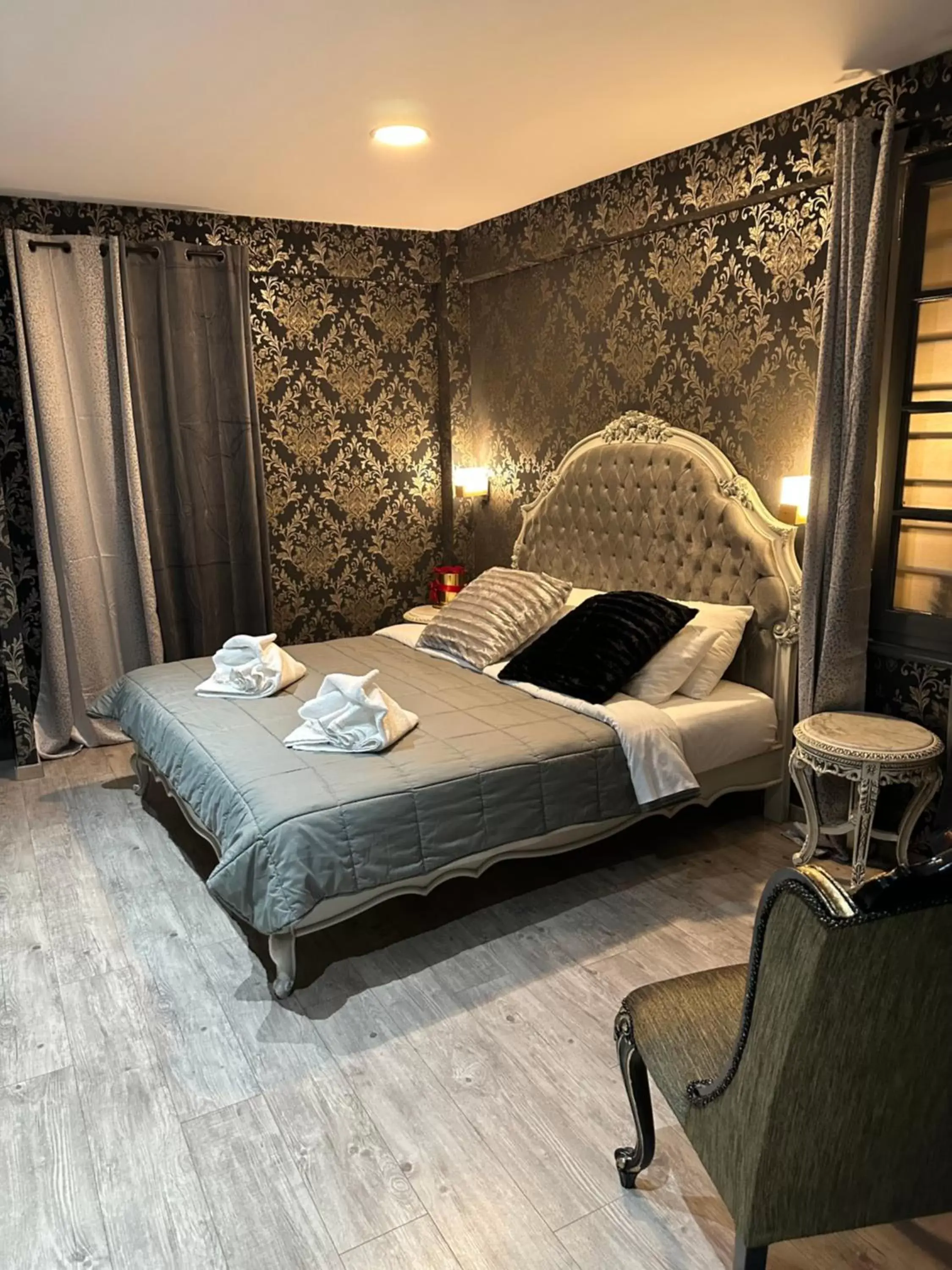 Bedroom, Bed in ROH Suites