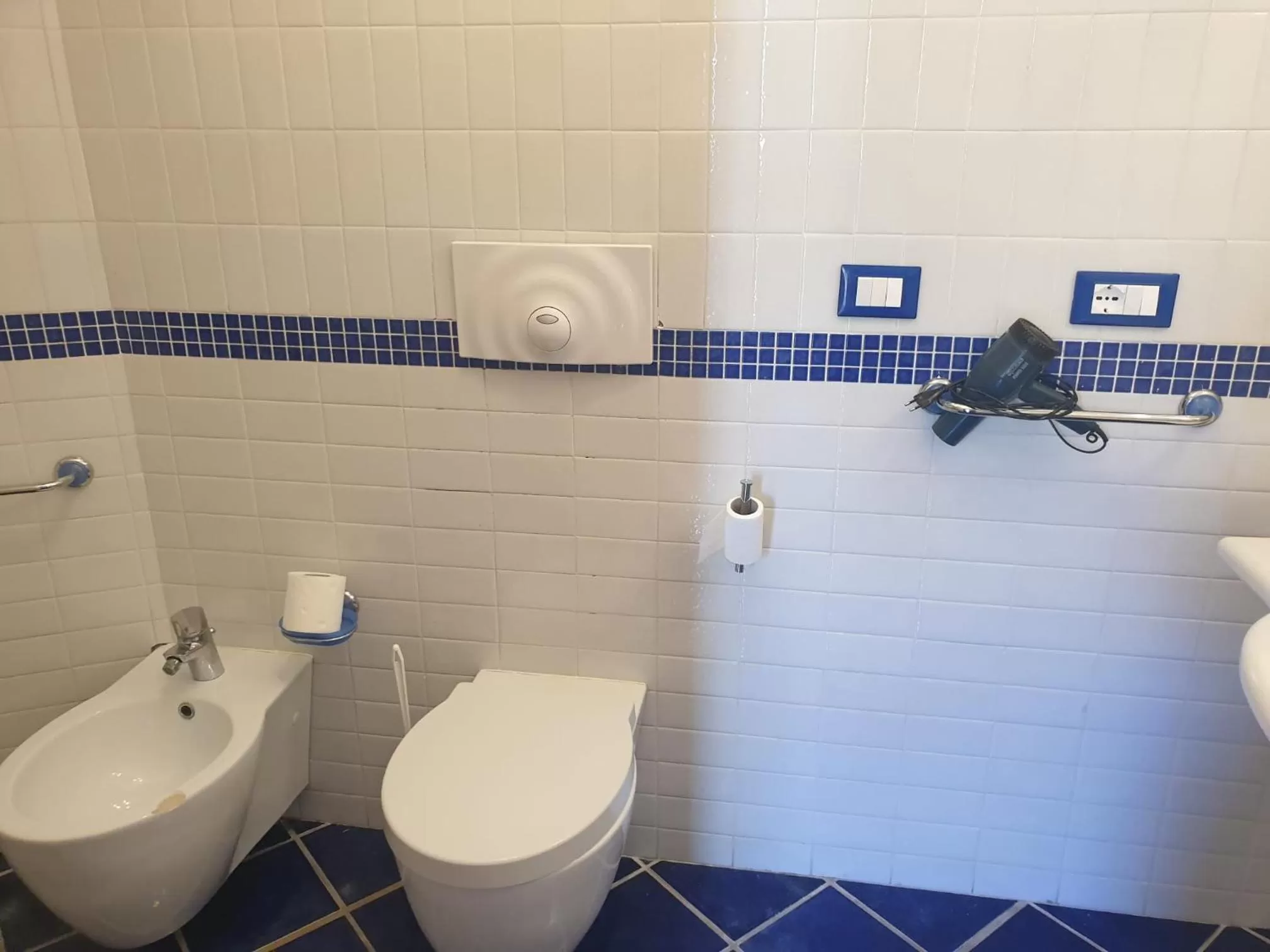 Shower, Bathroom in Hotel Mareluna Ischia