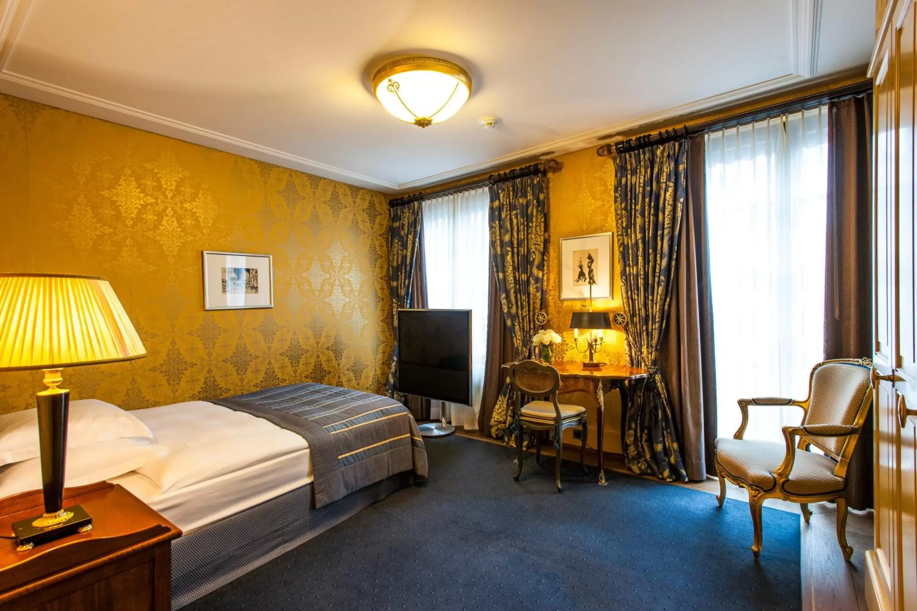 Bedroom in Grand Hotel LES TROIS ROIS