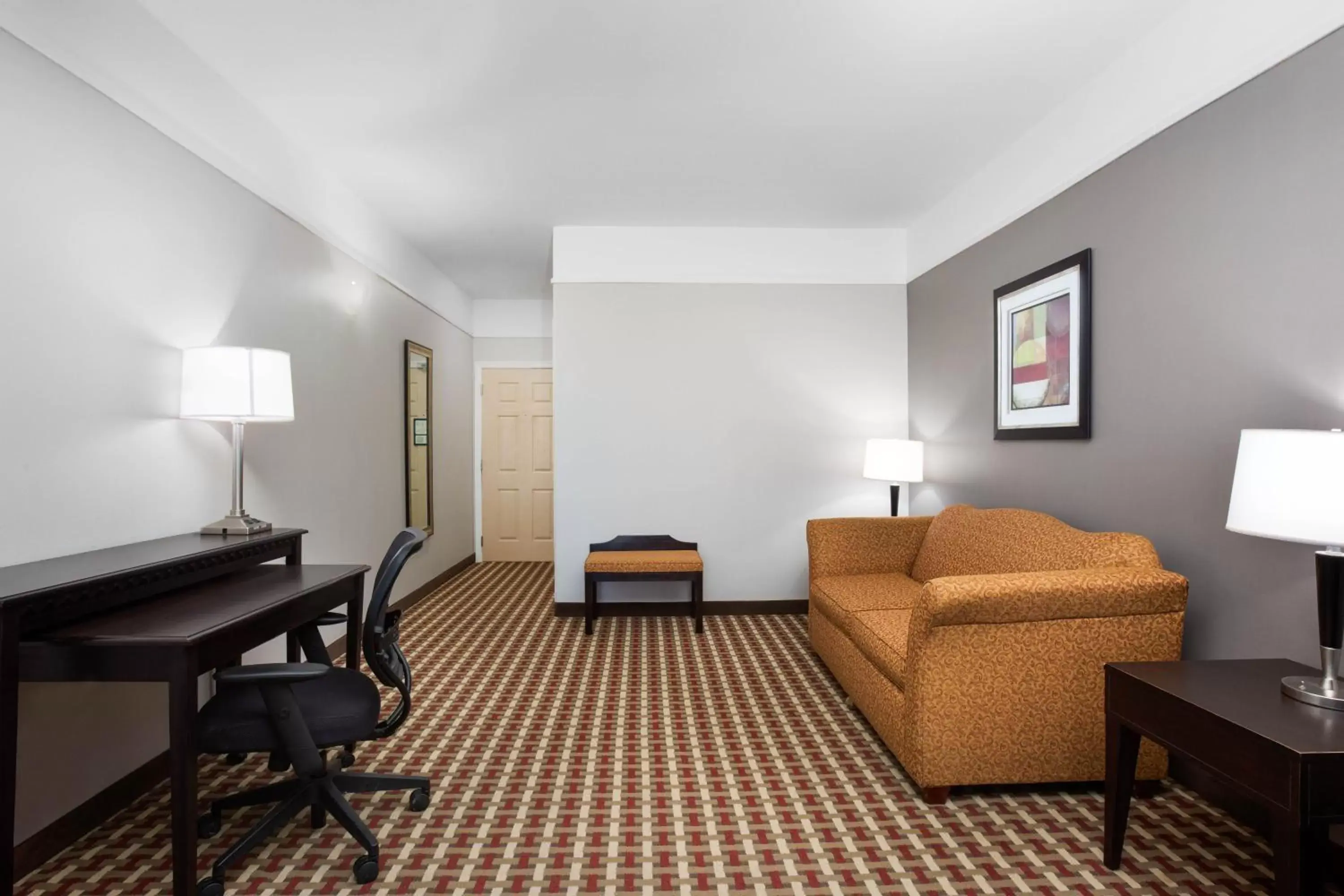 Living room, Seating Area in La Quinta Inn Suites by Wyndham Raymondville Harlingen