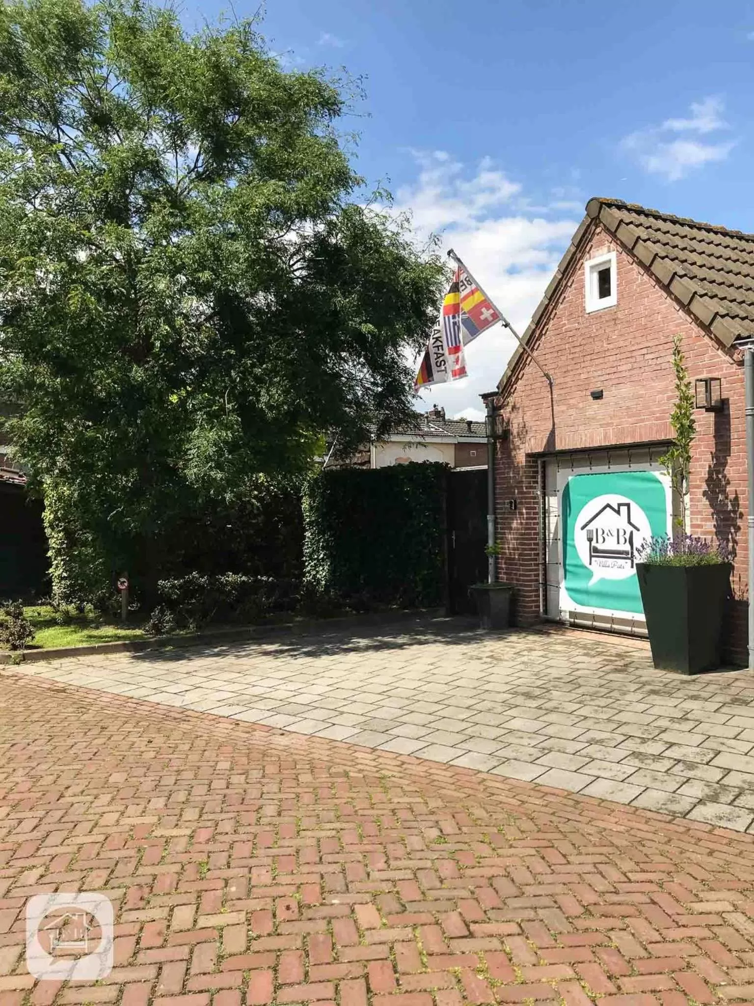 Property building in Villa Pats