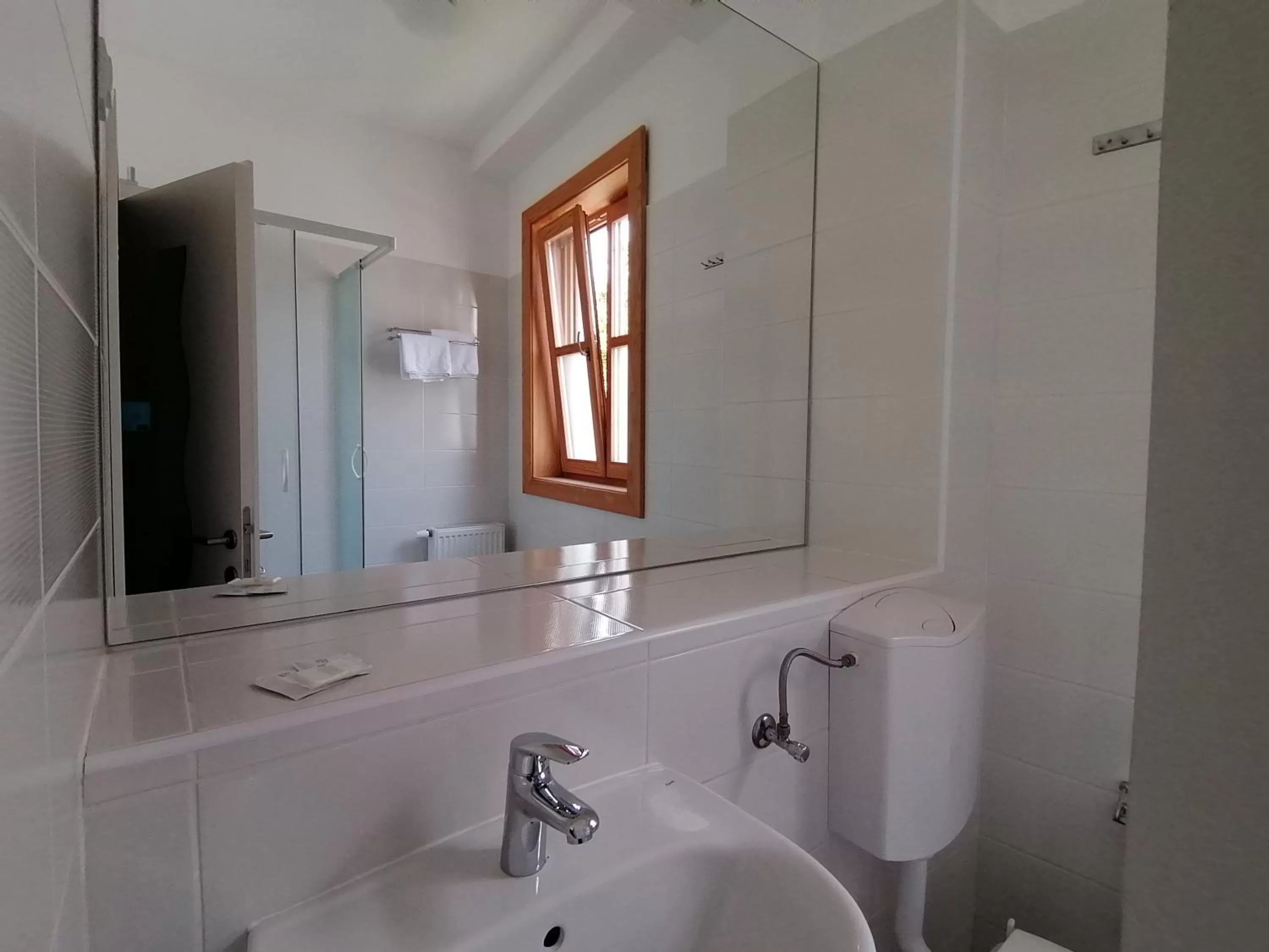 Shower, Bathroom in Grand Bells Bed And Breakfast