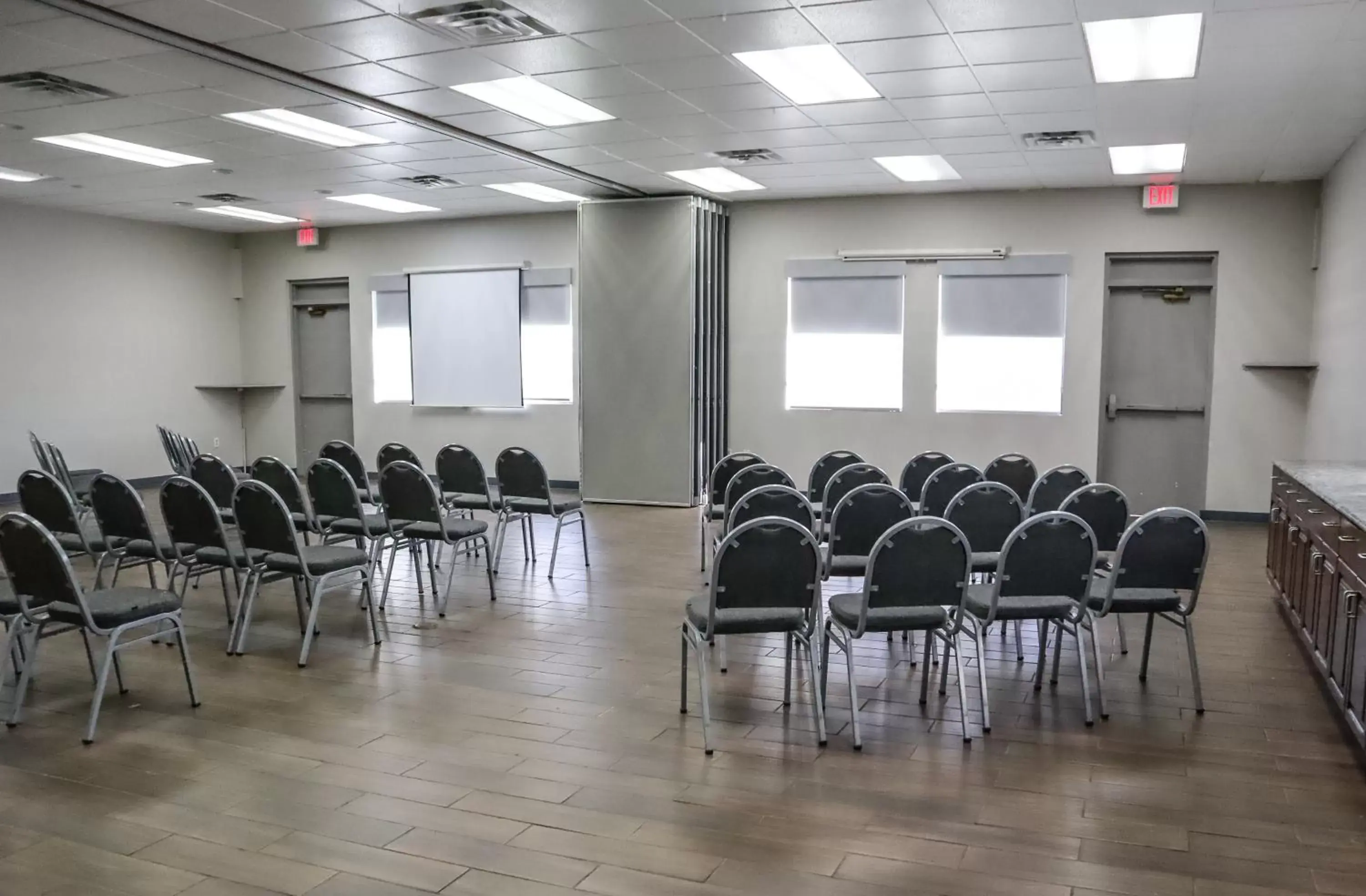 Meeting/conference room in Howard Johnson by Wyndham Ocala FL