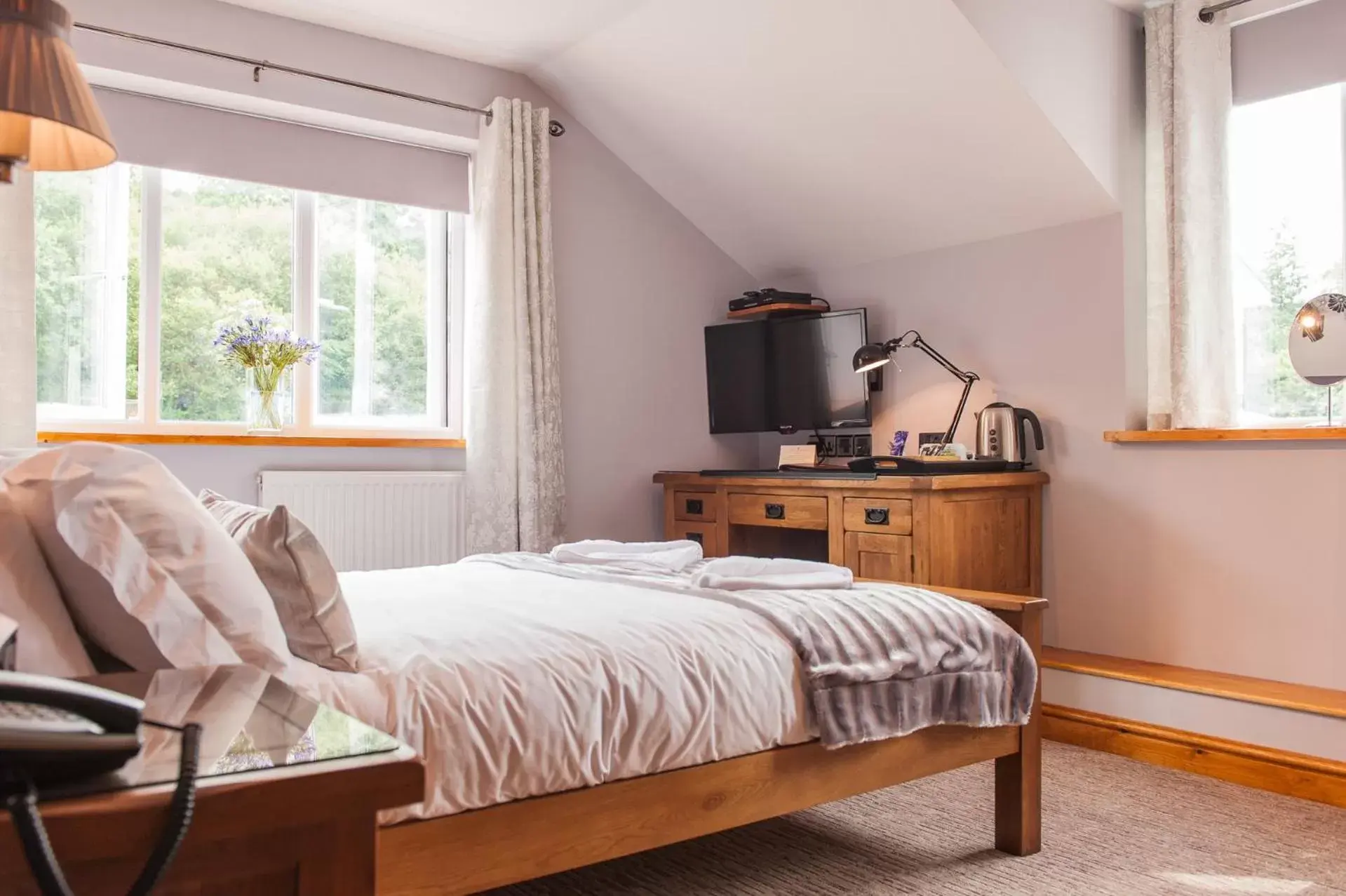 Bedroom, Bed in The Little Crown Inn