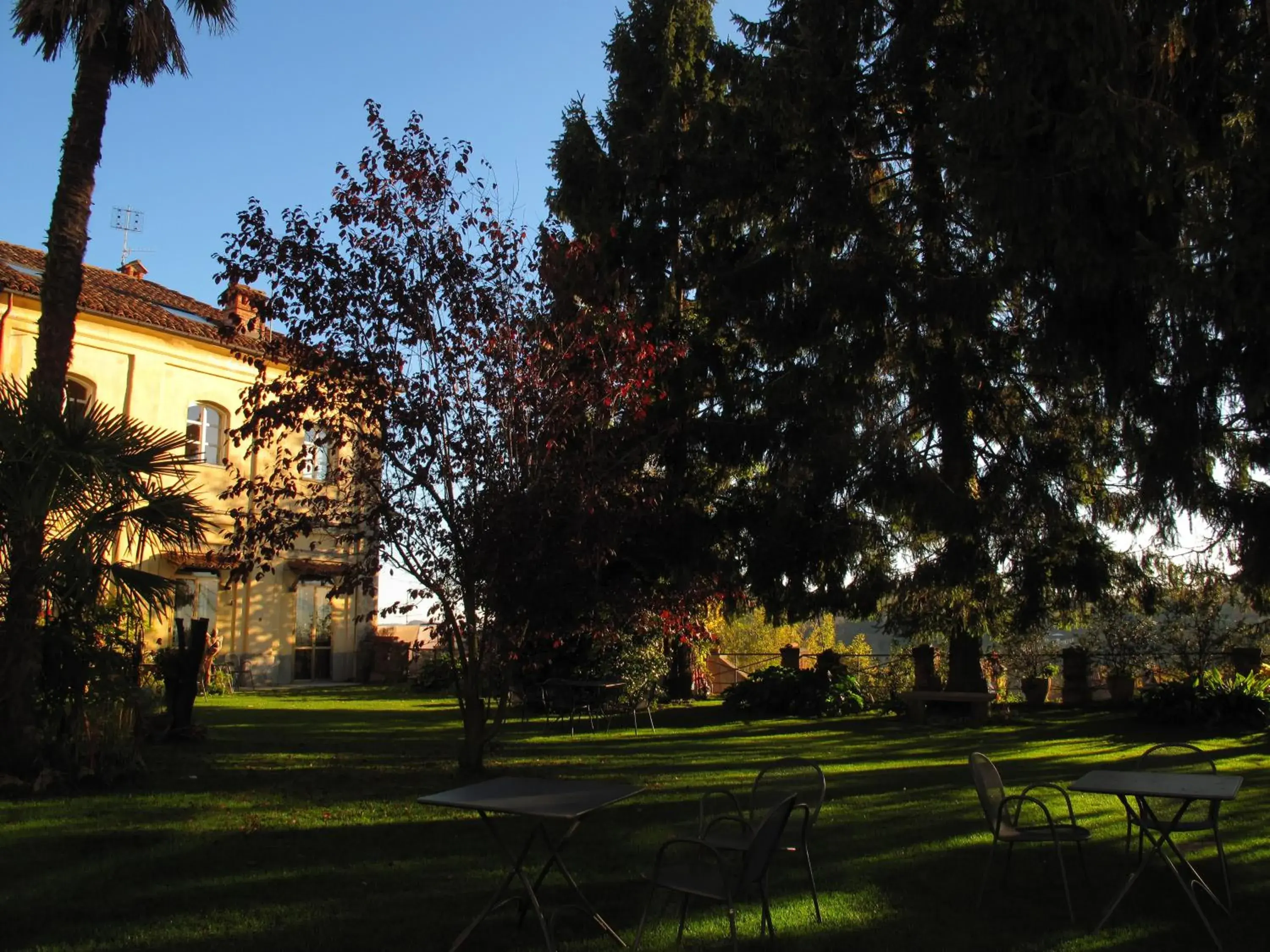 Property building, Garden in Albergo Real Castello