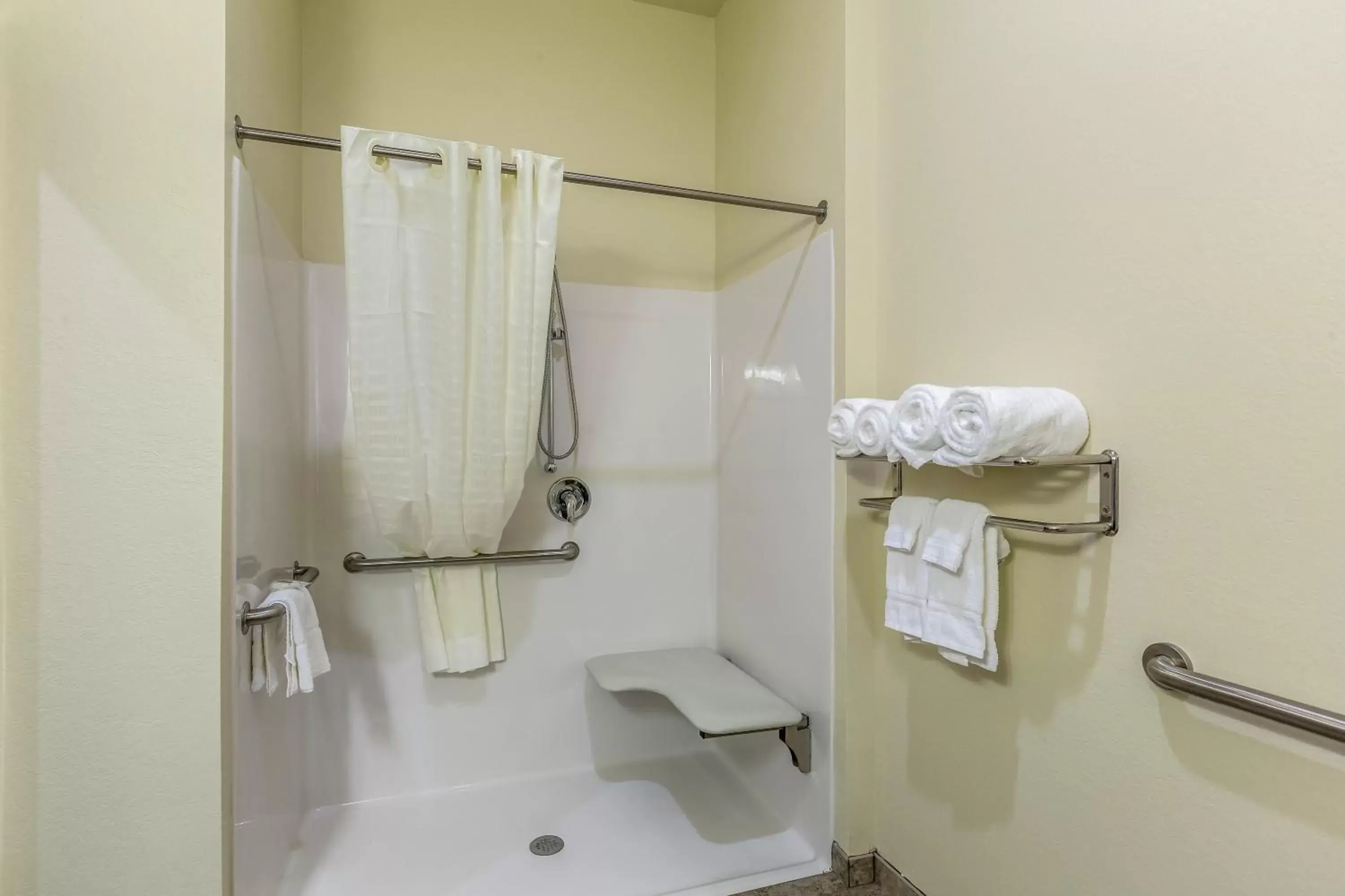 Shower, Bathroom in Cobblestone Hotel & Suites - Stevens Point