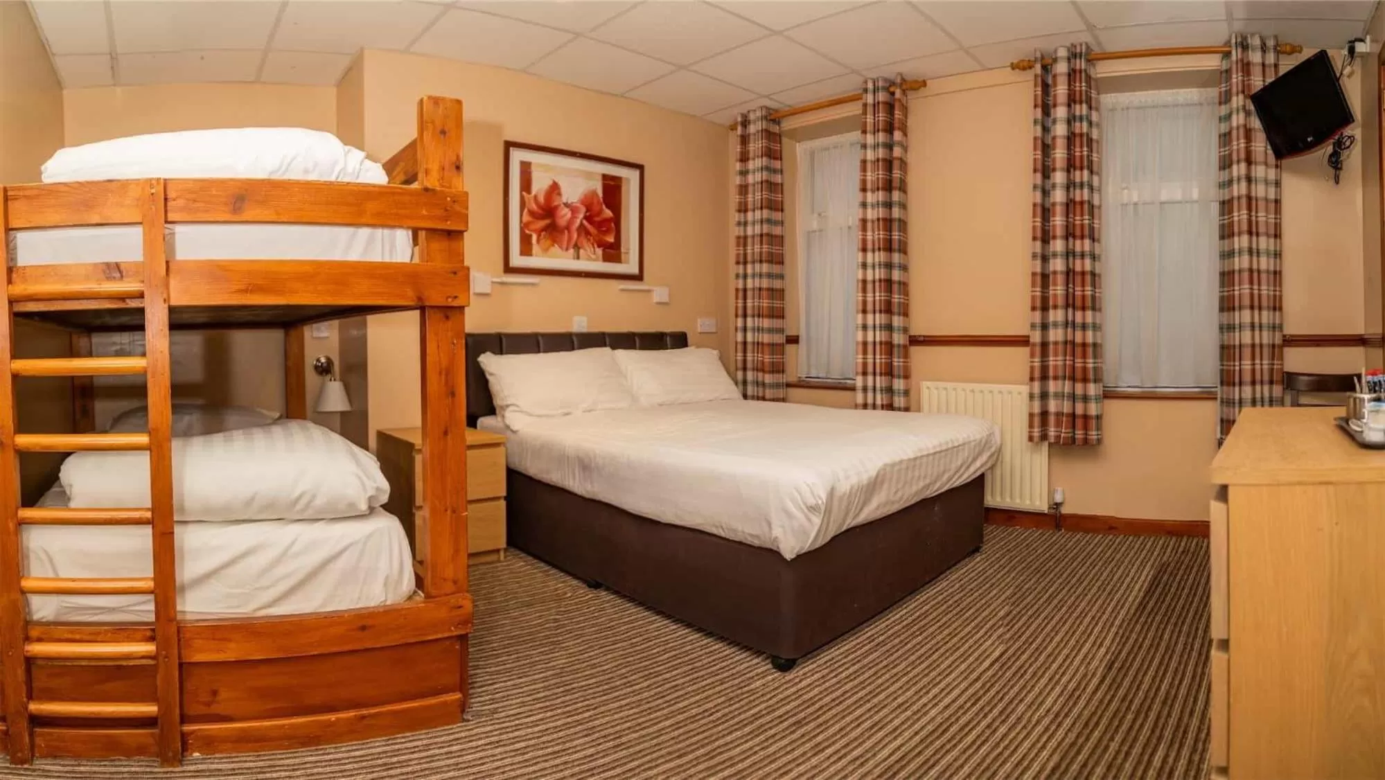 Bedroom, Bed in The Lawton