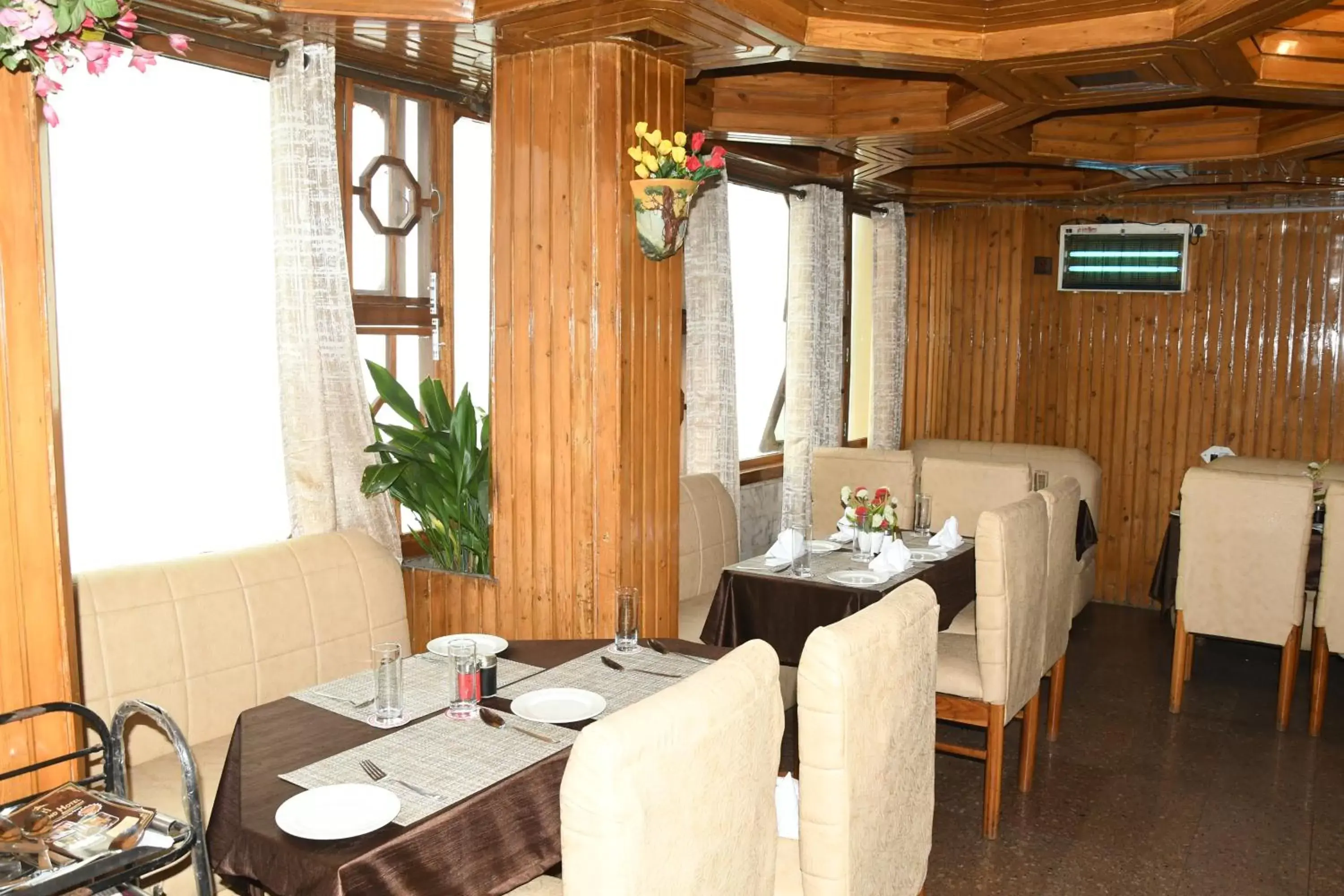 Restaurant/places to eat in Auckland Hotel and Restaurant Near Mall Road Restaurant/places to eat in Auckland Hotel and Restaurant Near Mall Road