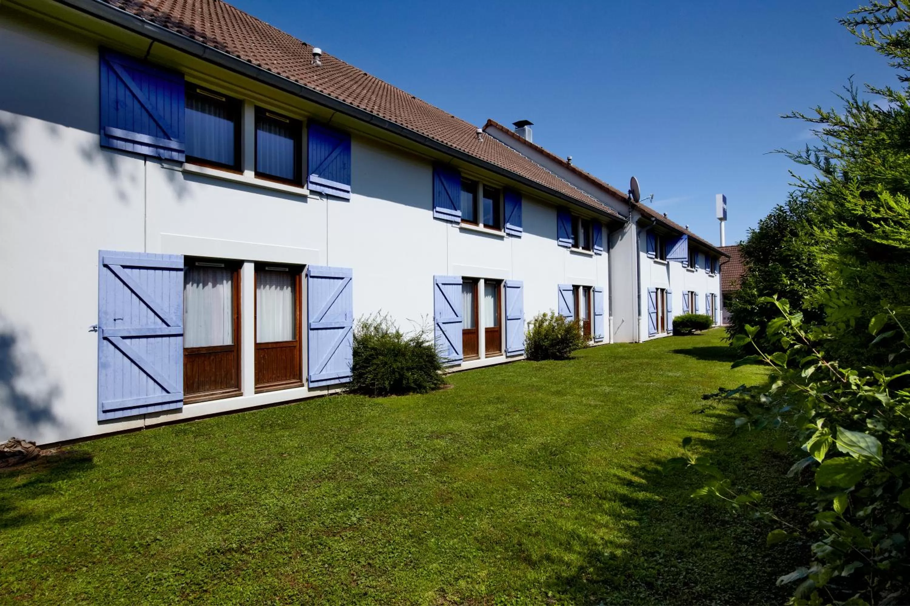 Facade/entrance in Kyriad Genève St-Genis-Pouilly