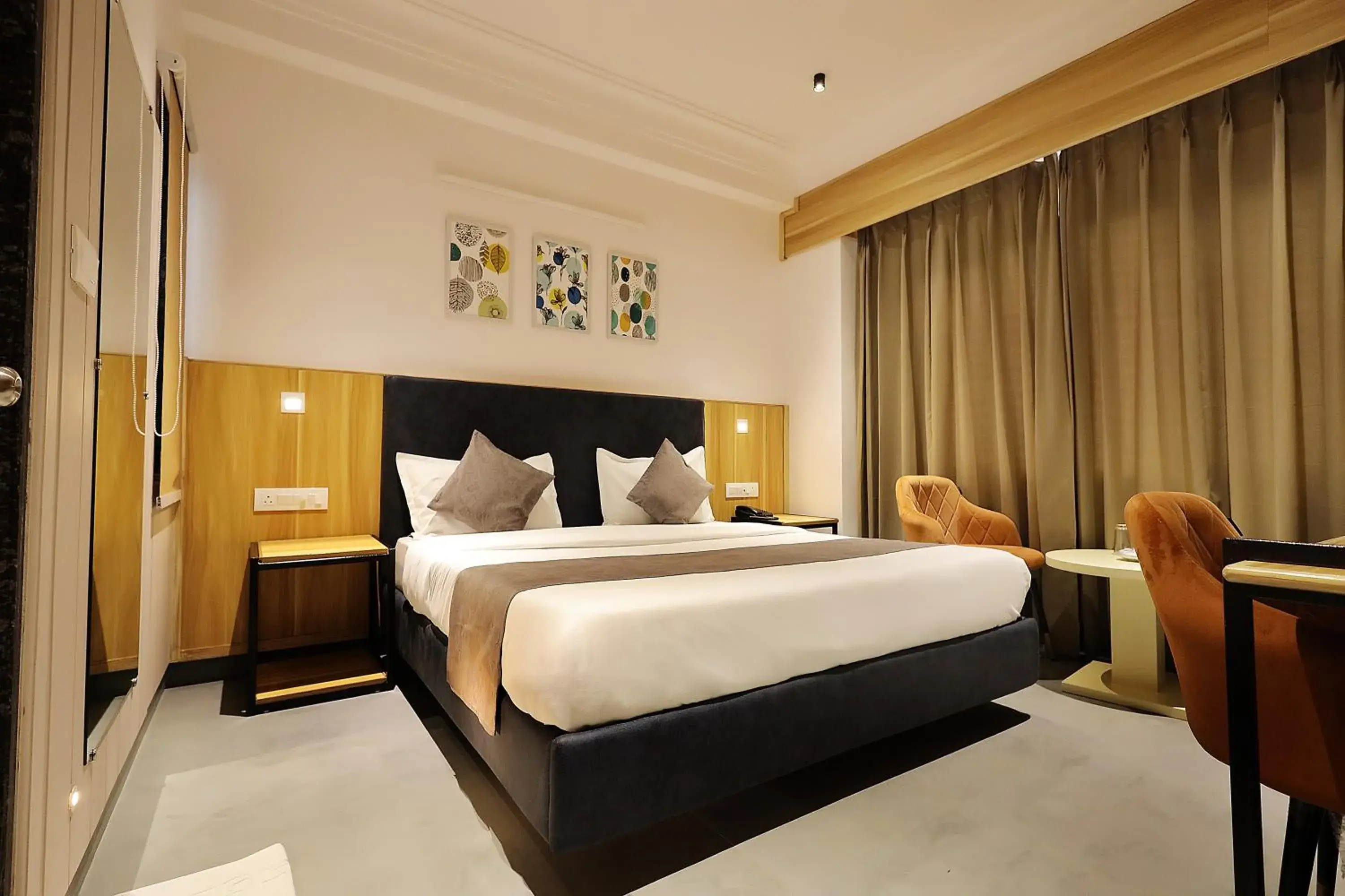 Shower, Bed in Hotel Sparkle Inn Udaipur